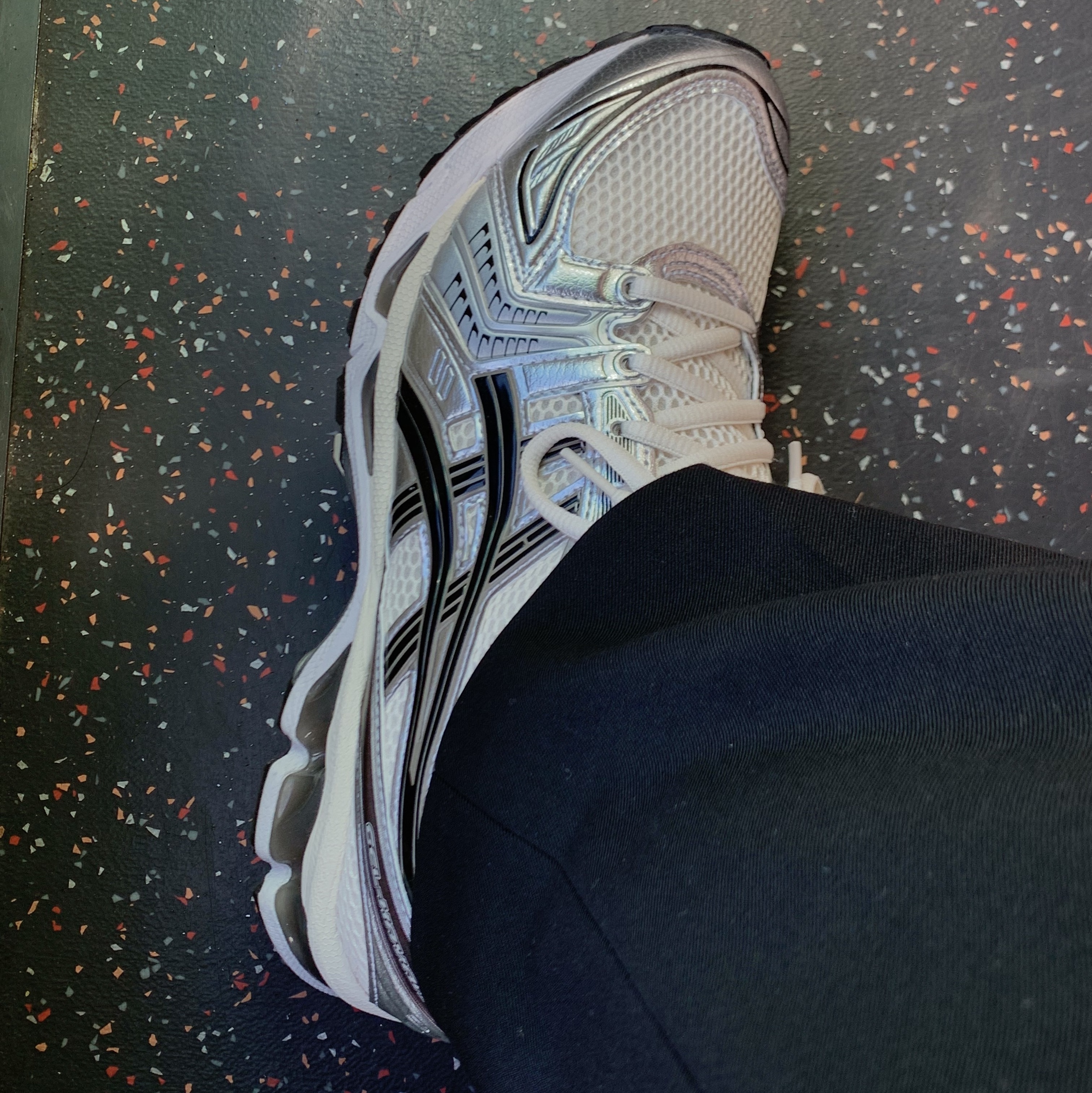 Asics Gel-Kayano 14 Cream Black 착용 스타일
