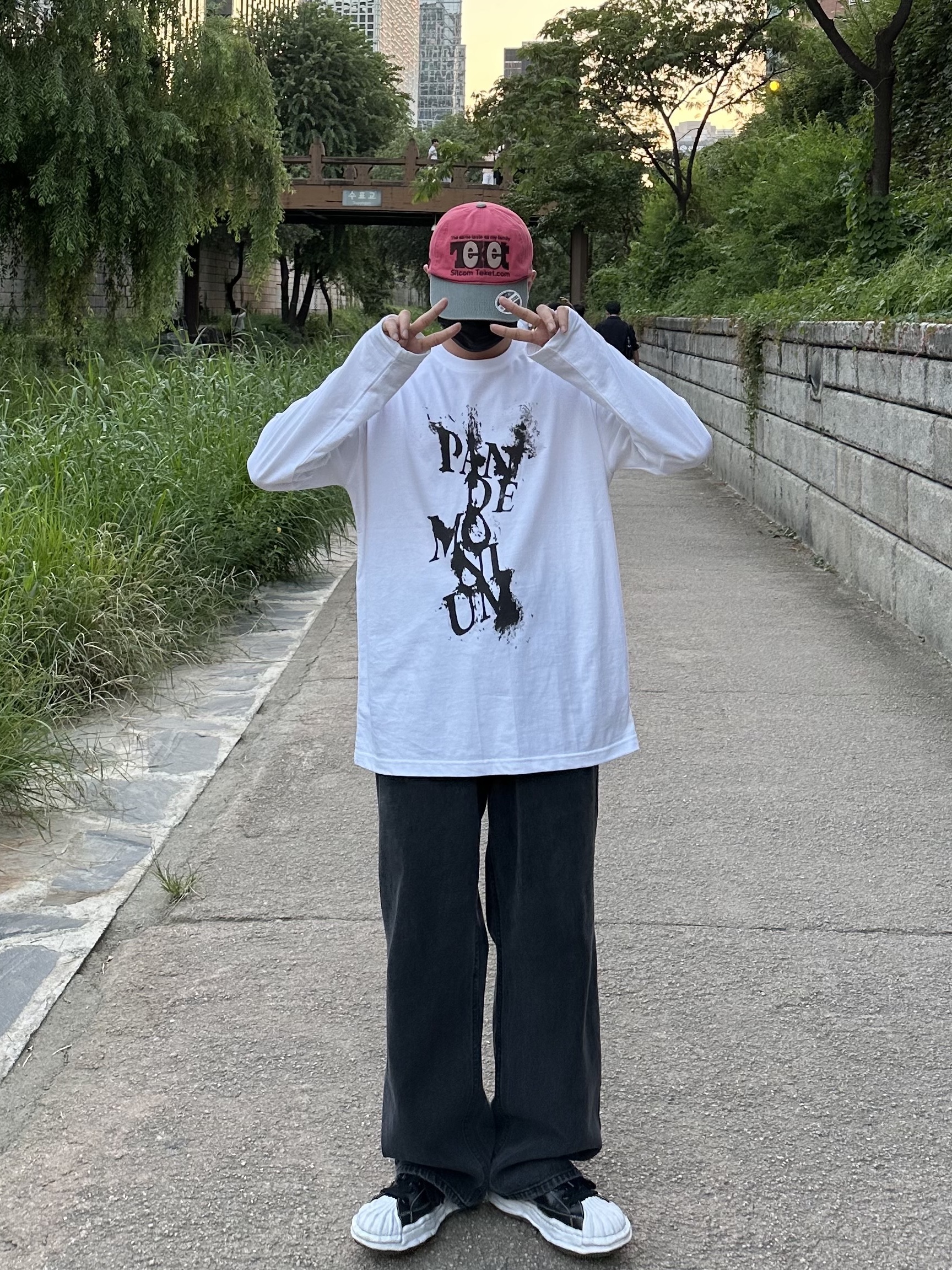 Maison Mihara Yasuhiro Blakey OG Sole Canvas Low-top Sneakers Black White, Maison Mihara Yasuhiro Blakey OG Sole Leather Low-top Sneakers Black 착용 스타일 - 3
