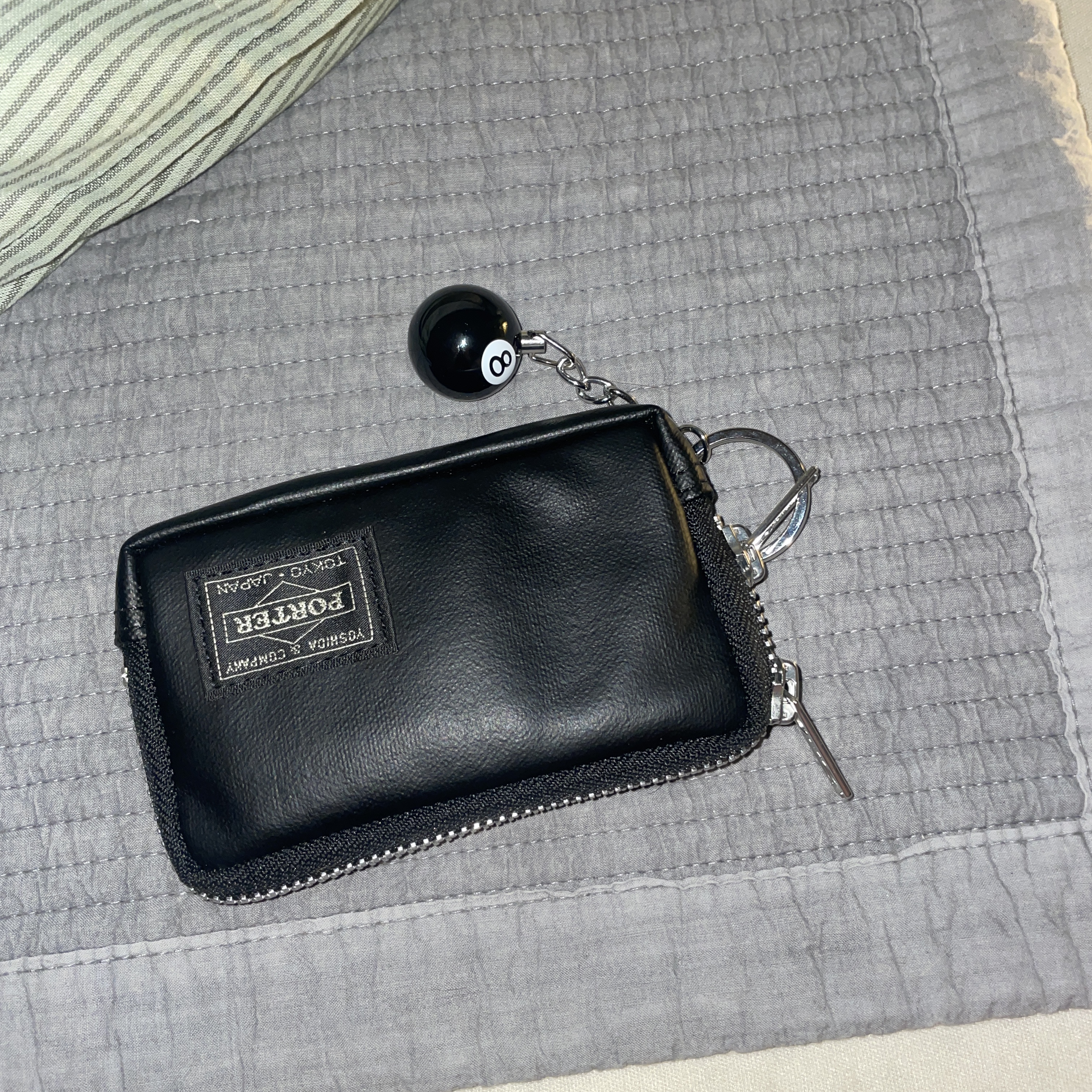 Stussy 8 Ball Keychain Black, Porter Freestyle Multi Coin Case Black 착용 스타일 - 1