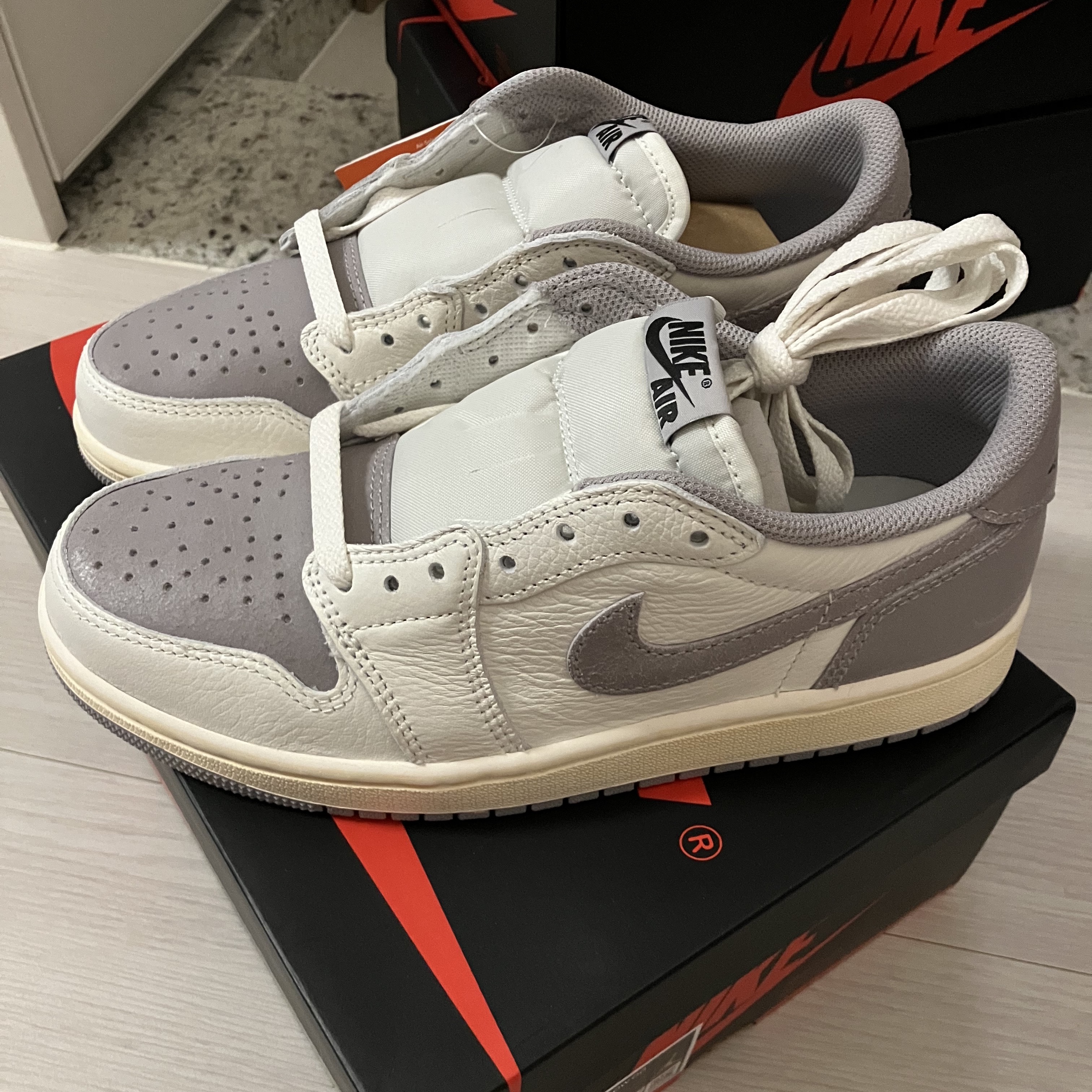 Jordan 1 Retro Low OG Atmosphere Grey 착용 스타일