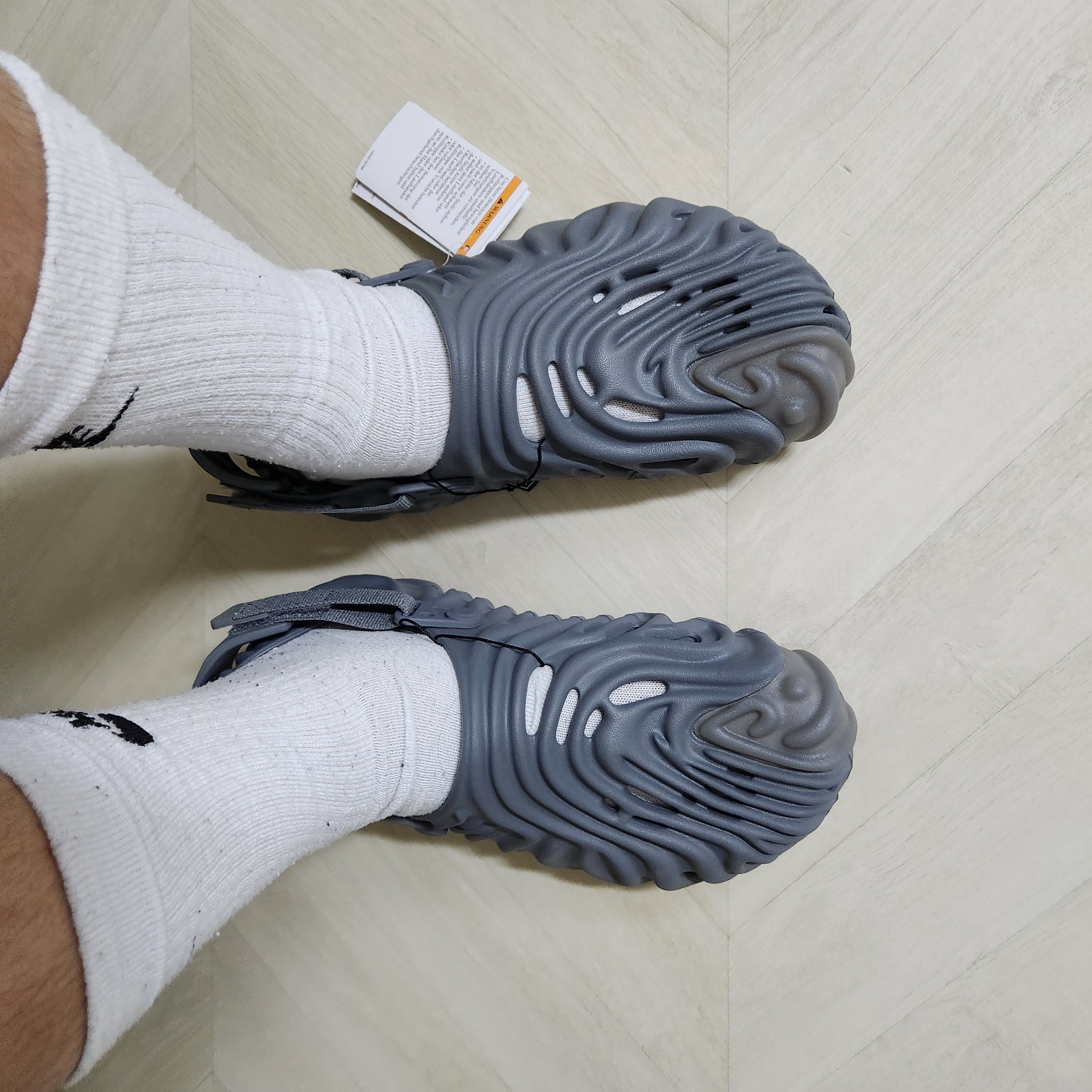 Crocs x Salehe Bembury Pollex Clog Niagara 착용 스타일 - 1