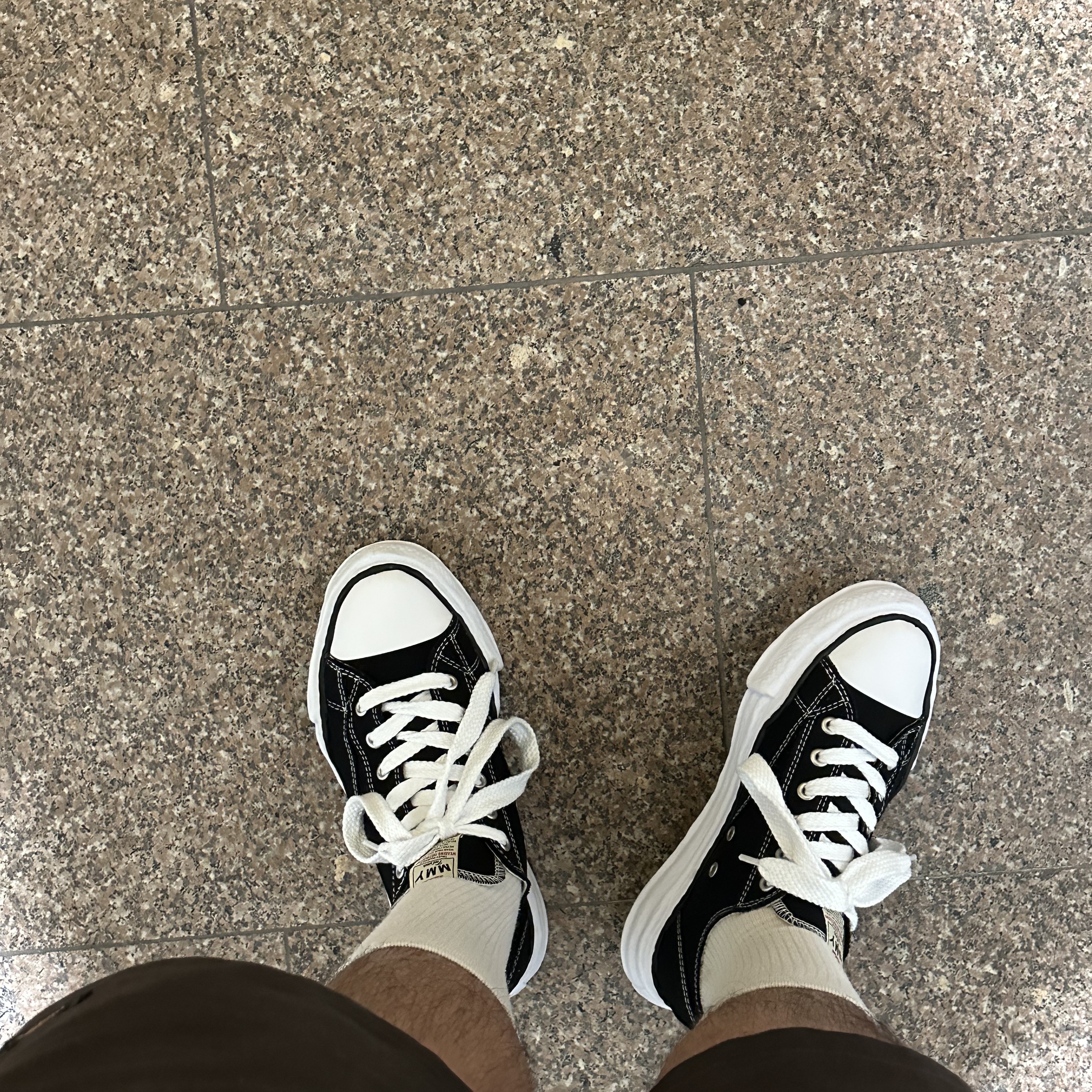 Maison Mihara Yasuhiro Peterson OG Sole Canvas Low Sneakers Black 착용 스타일