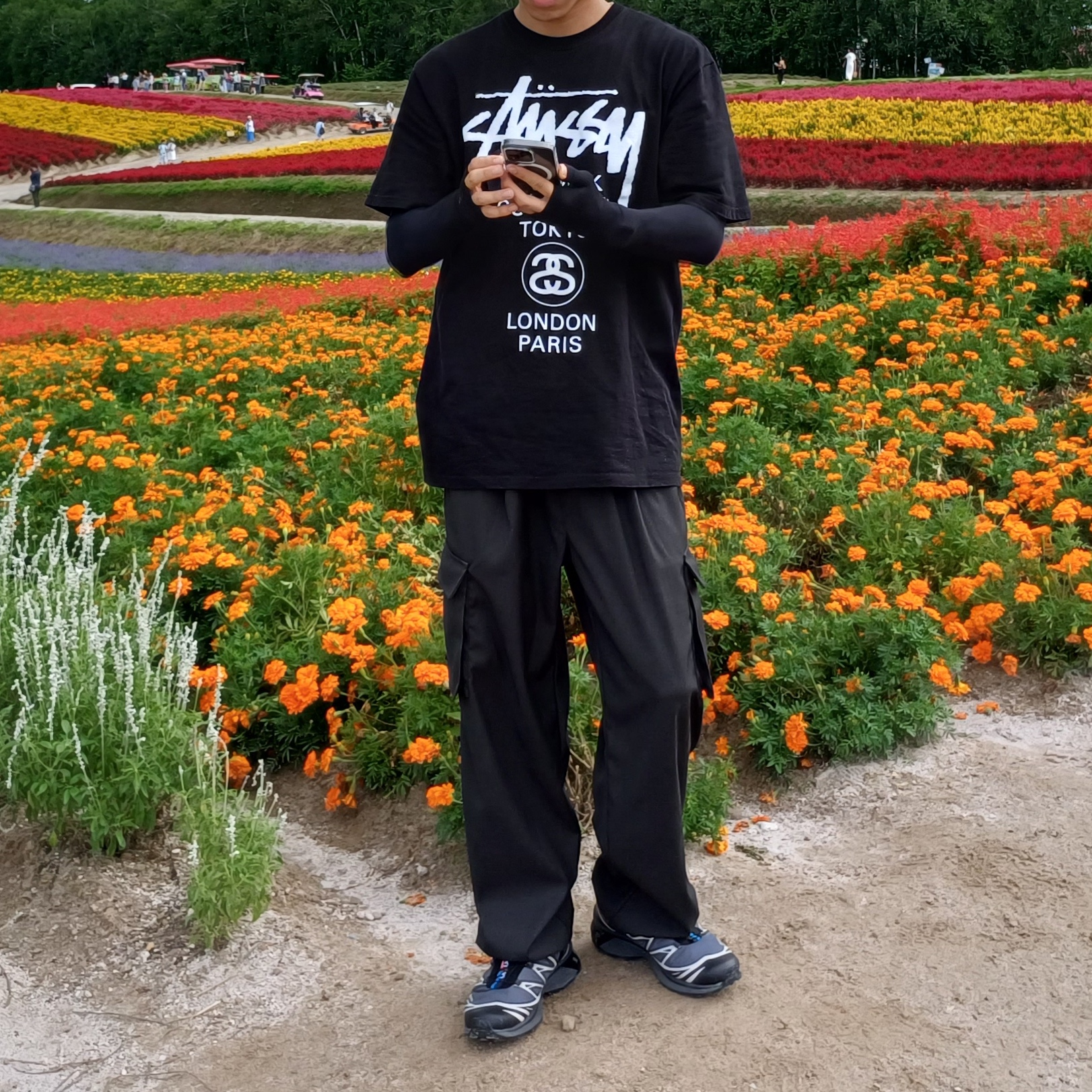 Salomon XT-6 Gore-Tex Black Ebony, Stussy World Tour T-Shirt Black 2023 착용 스타일