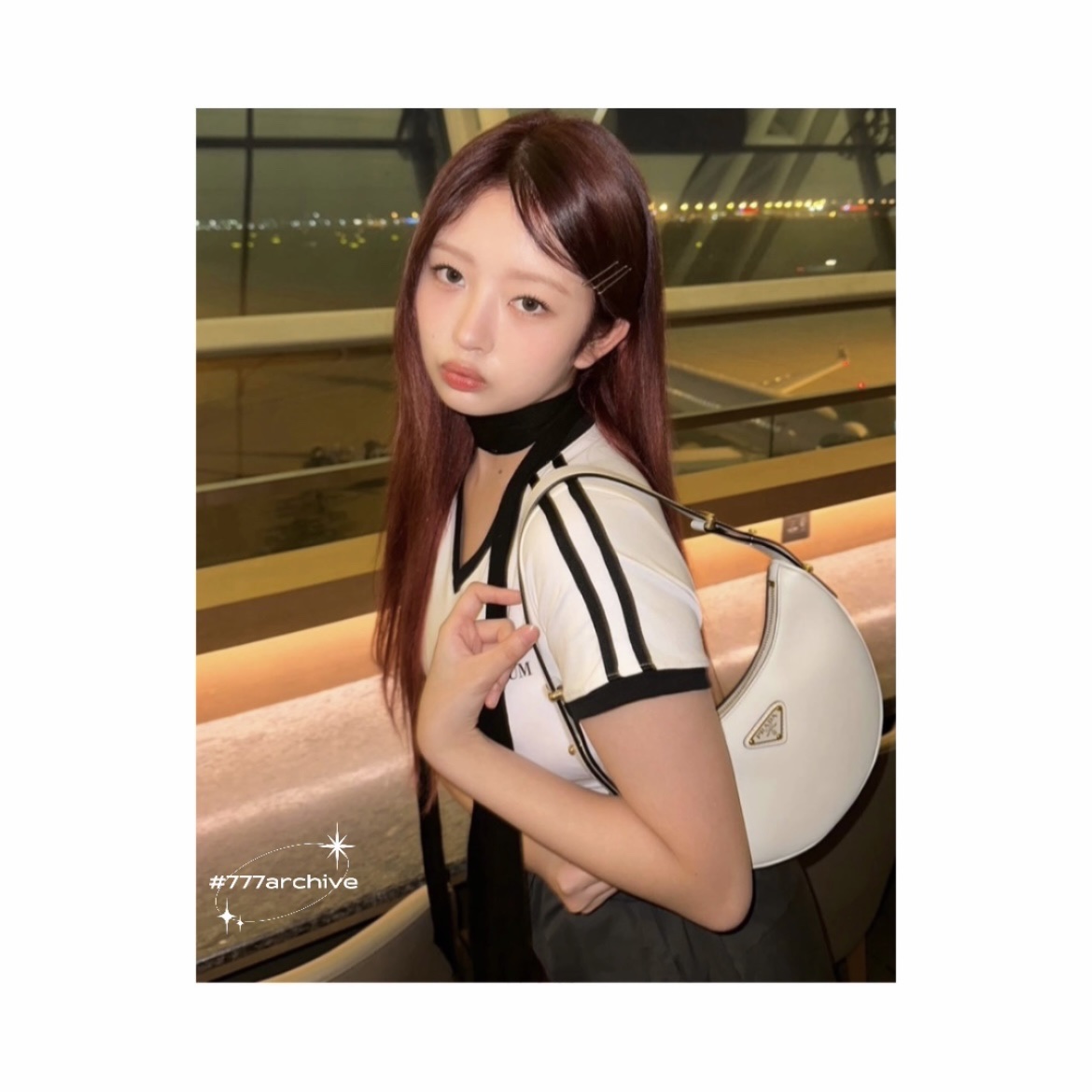 Prada Arque Leather Shoulder Bag White 착용 스타일 - 1