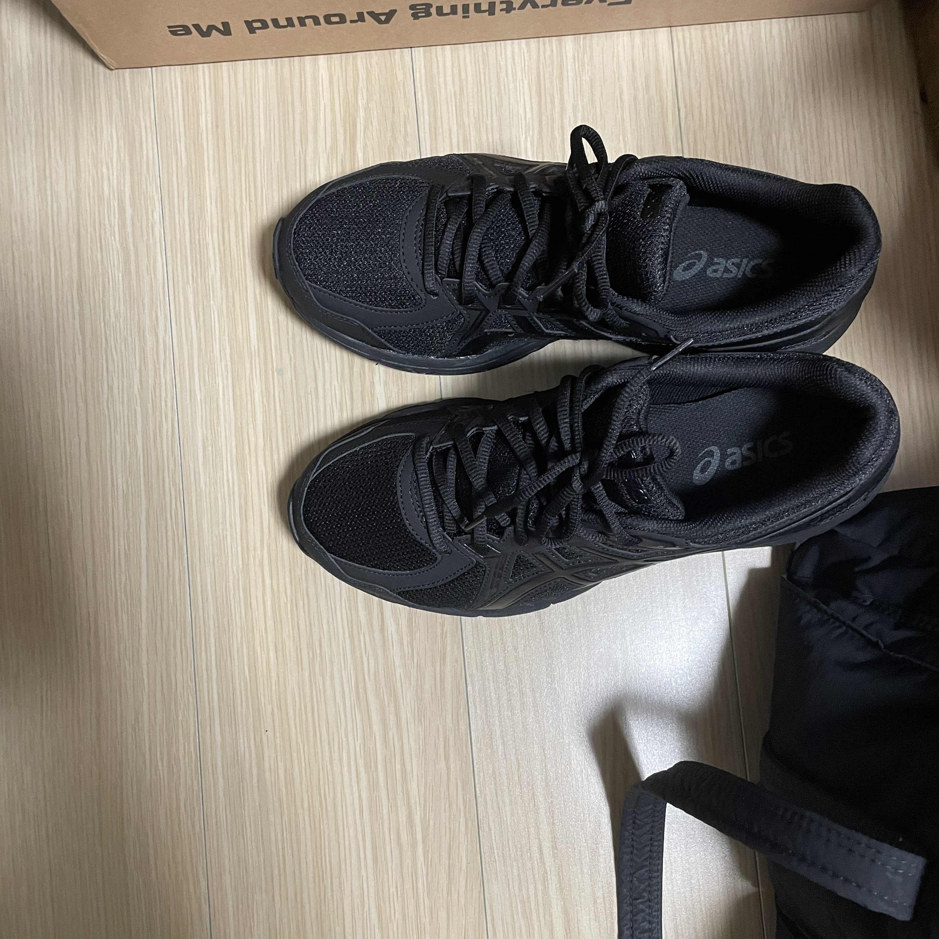 Asics Jog 100 T Black - 4E Extra Wide 착용 스타일