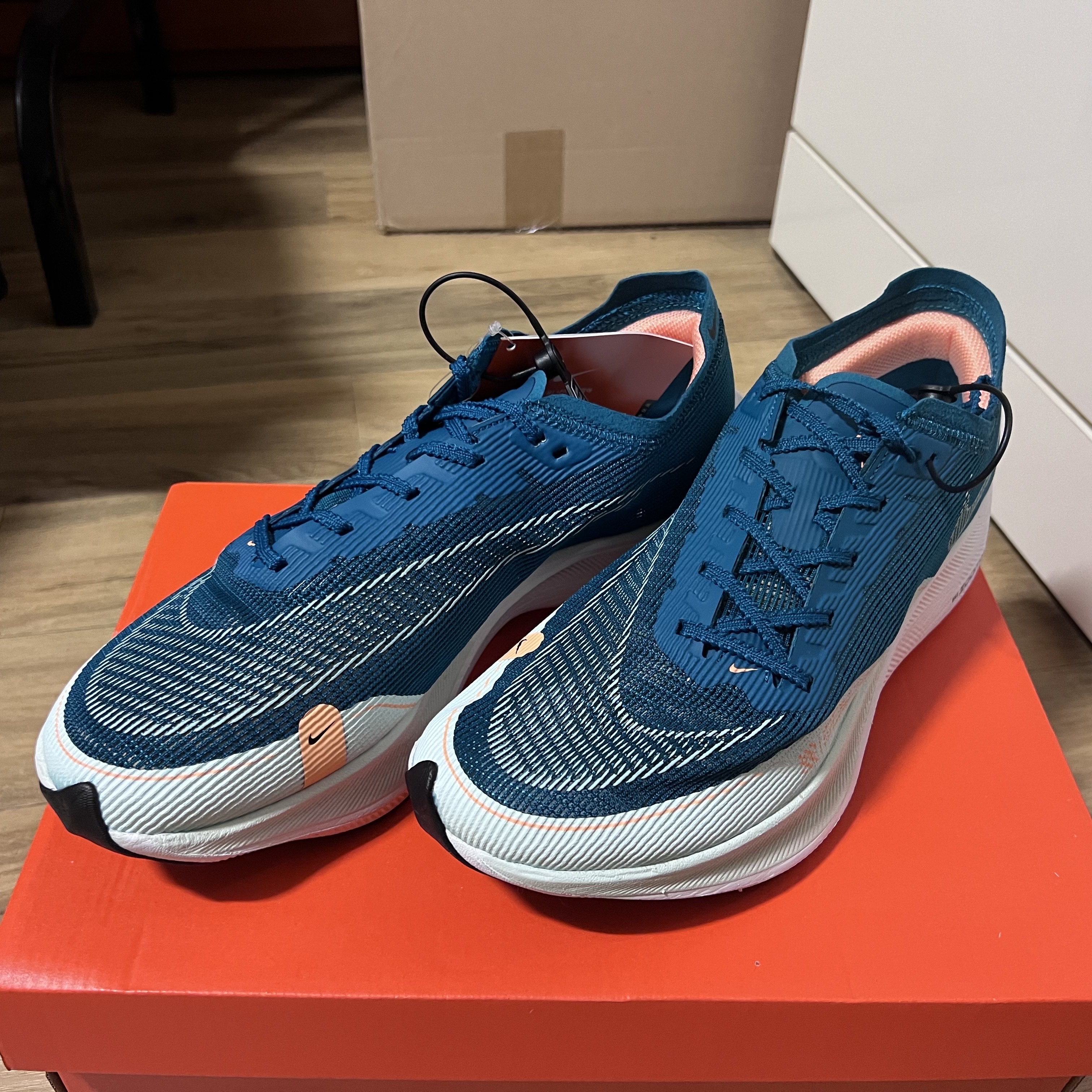 Nike ZoomX Vaporfly Next% 2 Bright Spruce Barely Green 착용 스타일