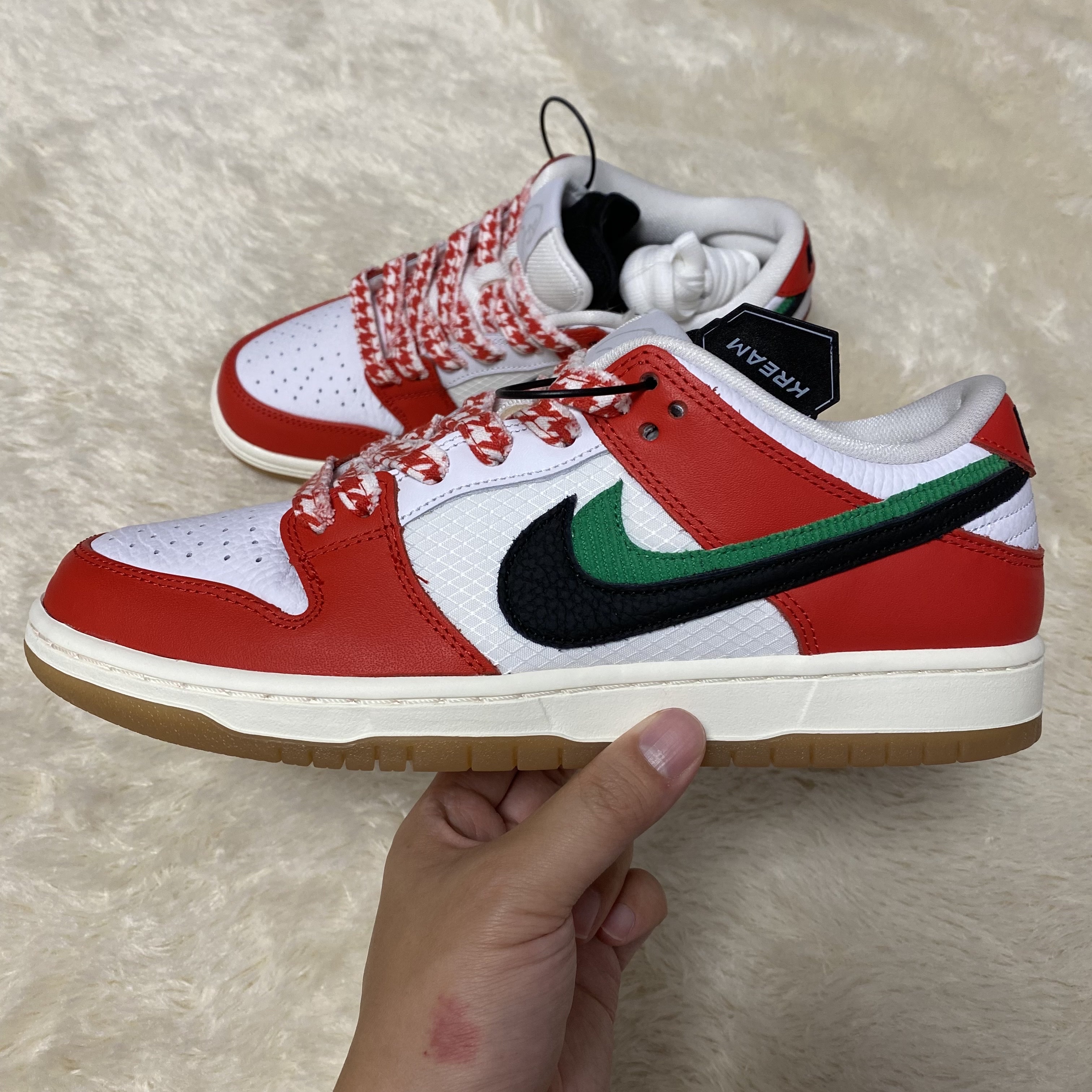 Nike x Frame Skate SB Dunk Low Pro Habibi 착용 스타일 - 2