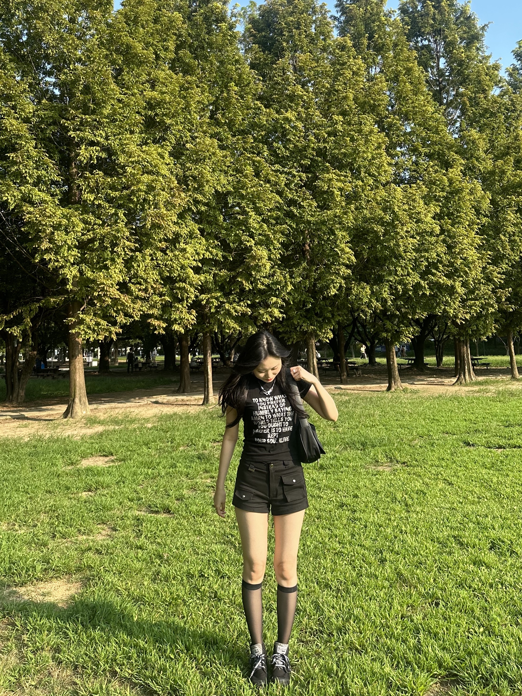 Matin Kim Buckle Bag Black, (W) Bohemian Seoul Biker Short Pants Black 착용 스타일 - 1
