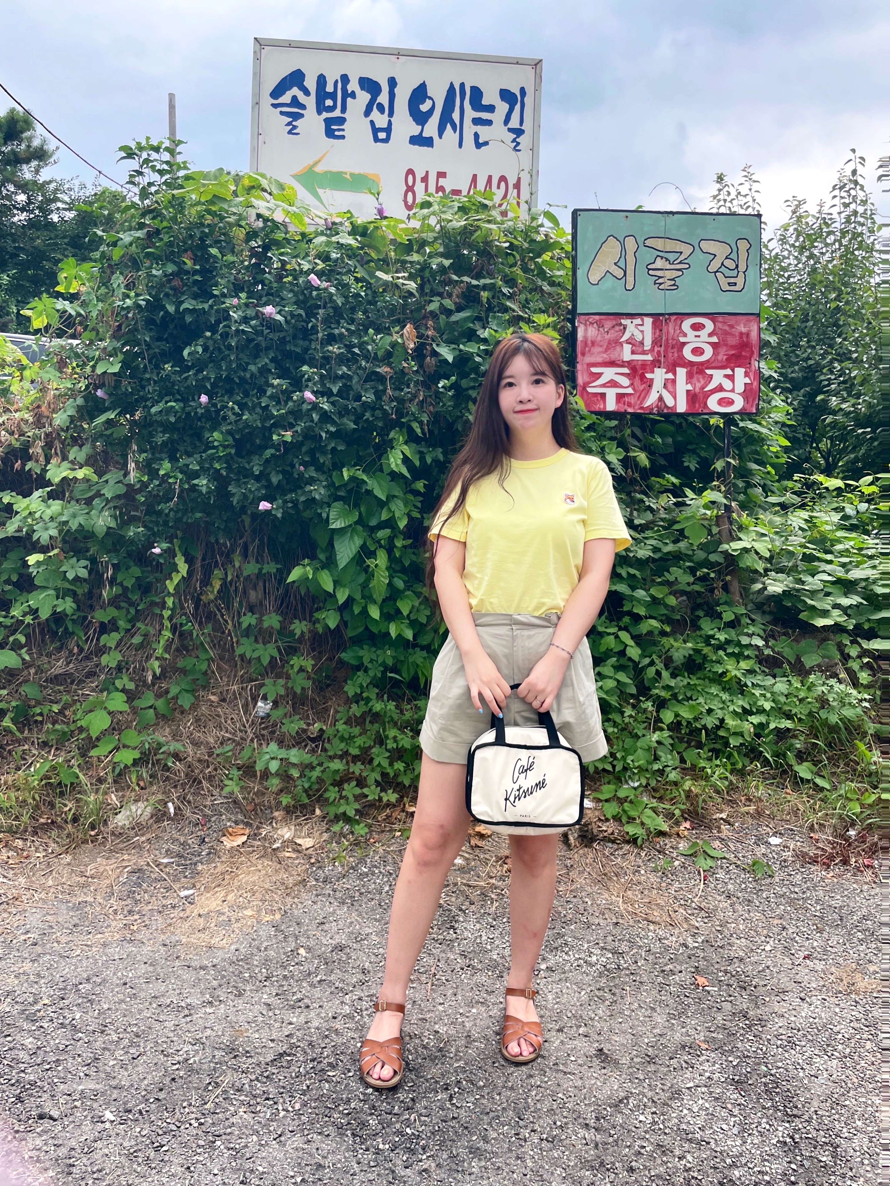 (W) Maison Kitsune Fox Head Patch Classic T-Shirt Soft Yellow, (W) Saltwater Sandal Original Sandal Tan 착용 스타일 - 1