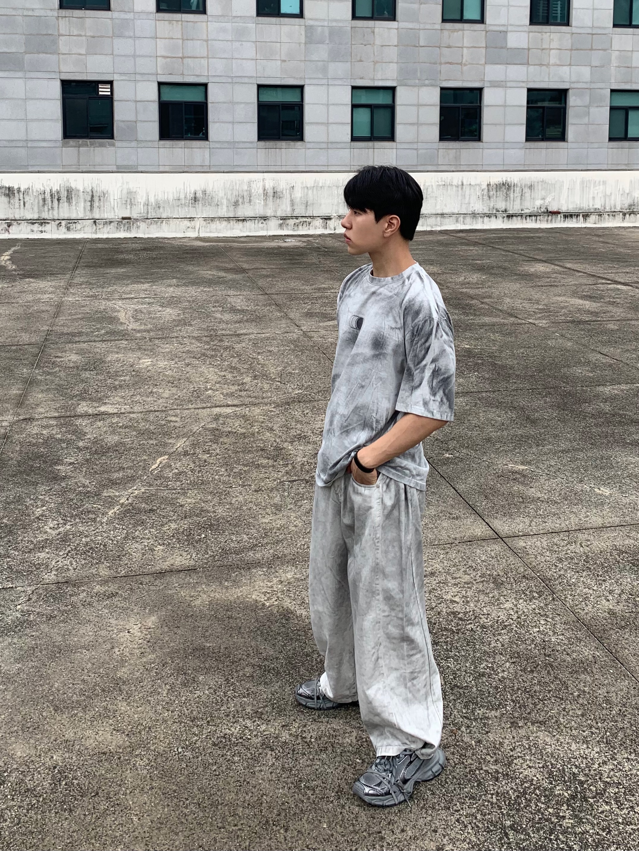 Balenciaga 3XL Sneakers Grey Black 착용 스타일 - 1