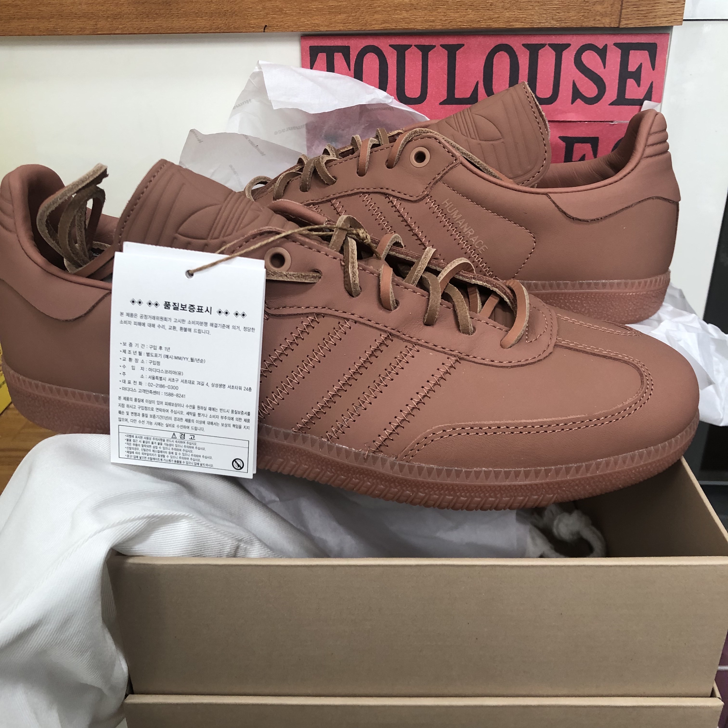 Adidas x Pharrell Williams Humanrace Samba Terracotta 착용 스타일