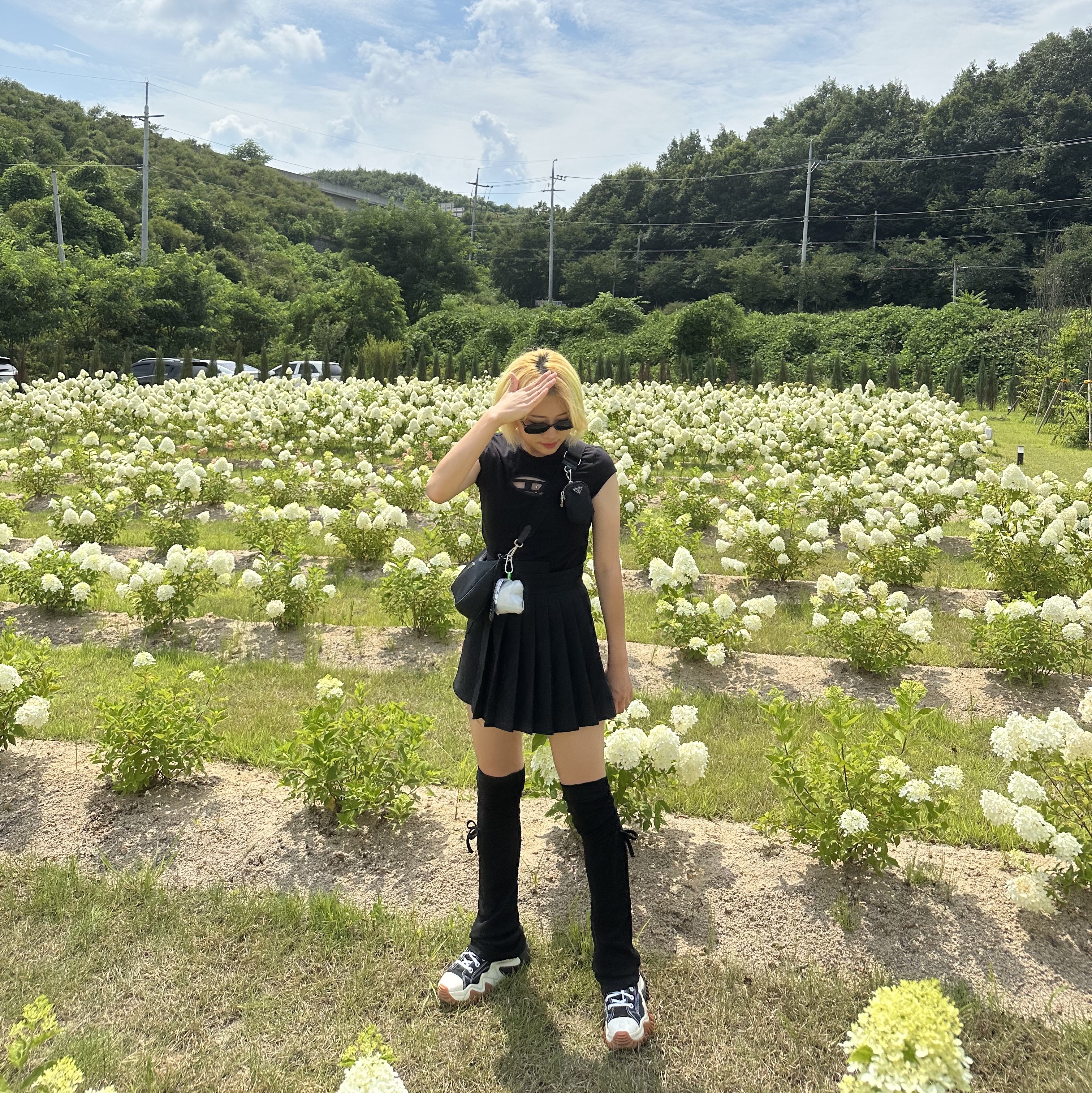 (W) Diesel T-Angie Peekaboo Logo T-Shirt Black, Converse Run Star Motion High Black 착용 스타일 - 2