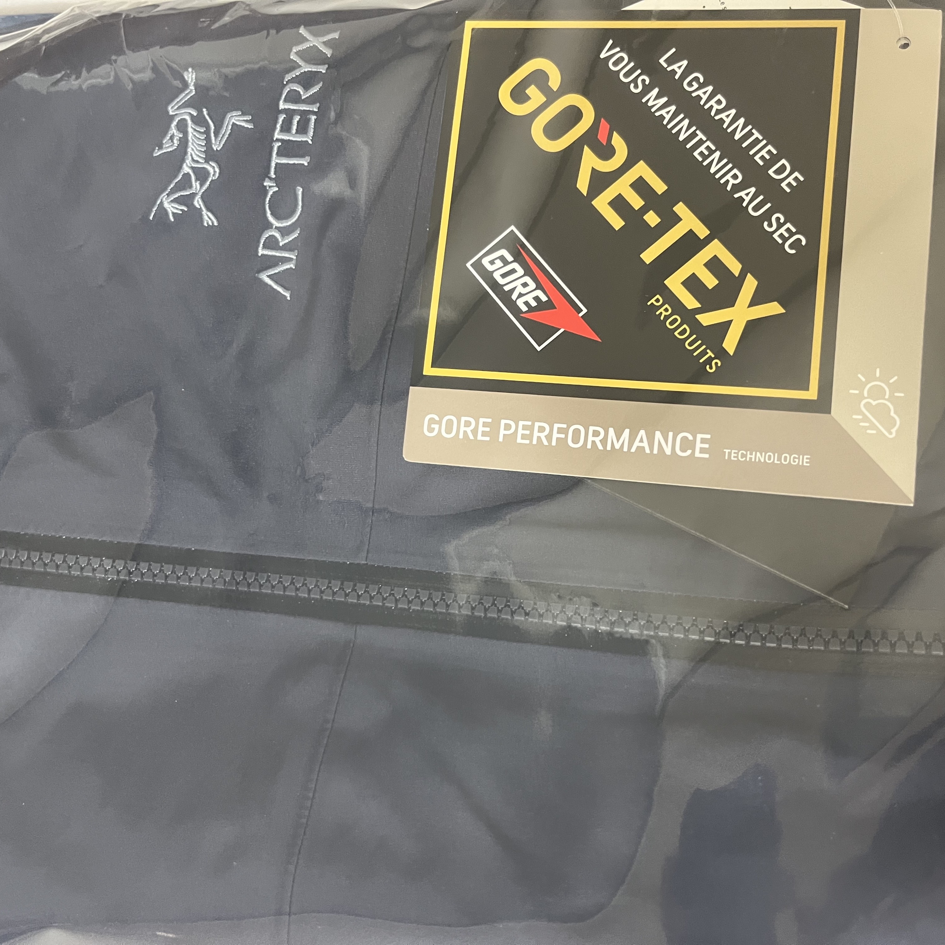 Arc'teryx Beta Jacket Black Sapphire 착용 스타일