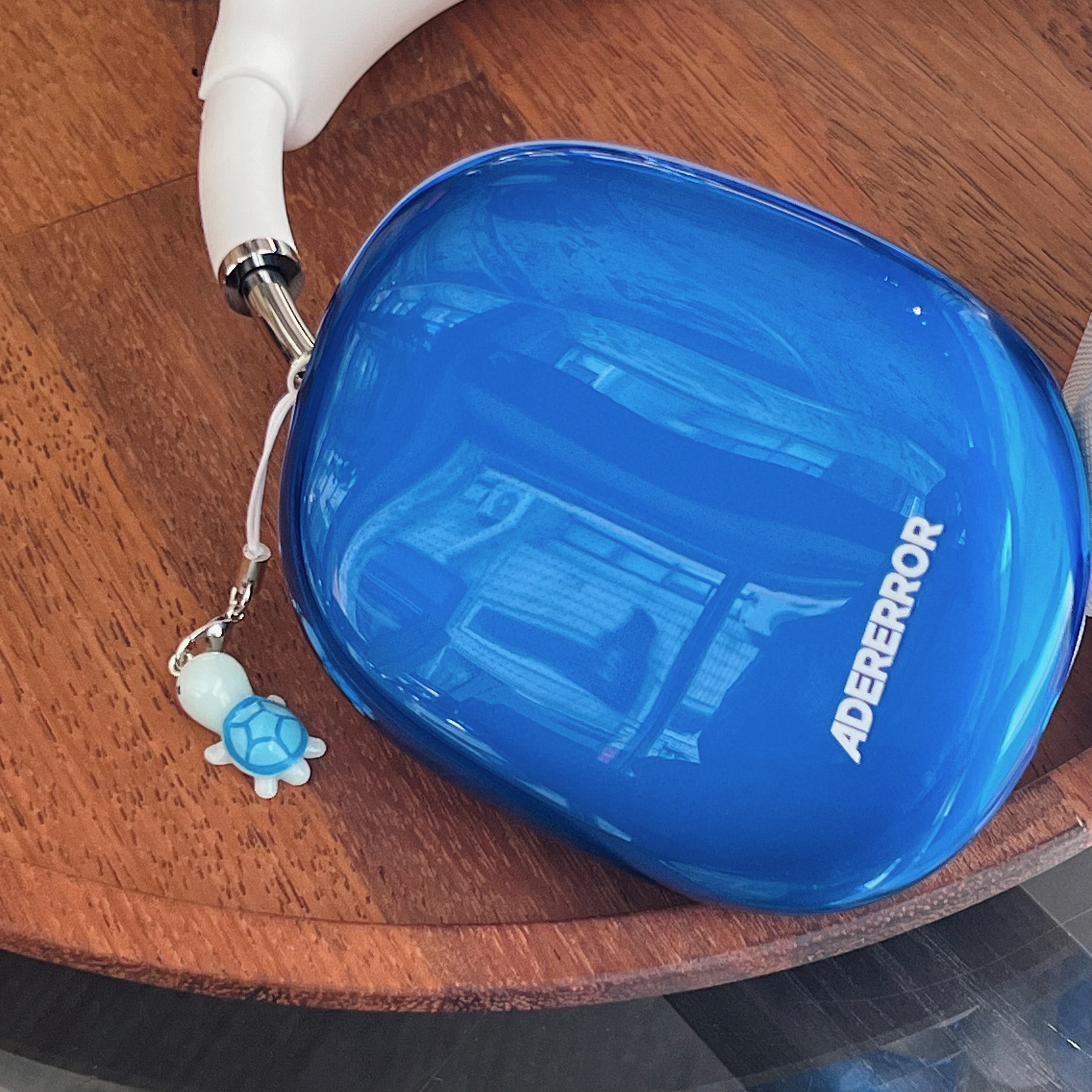 Ader Error Standic AirPods Max Case Z-Blue 착용 스타일 - 1