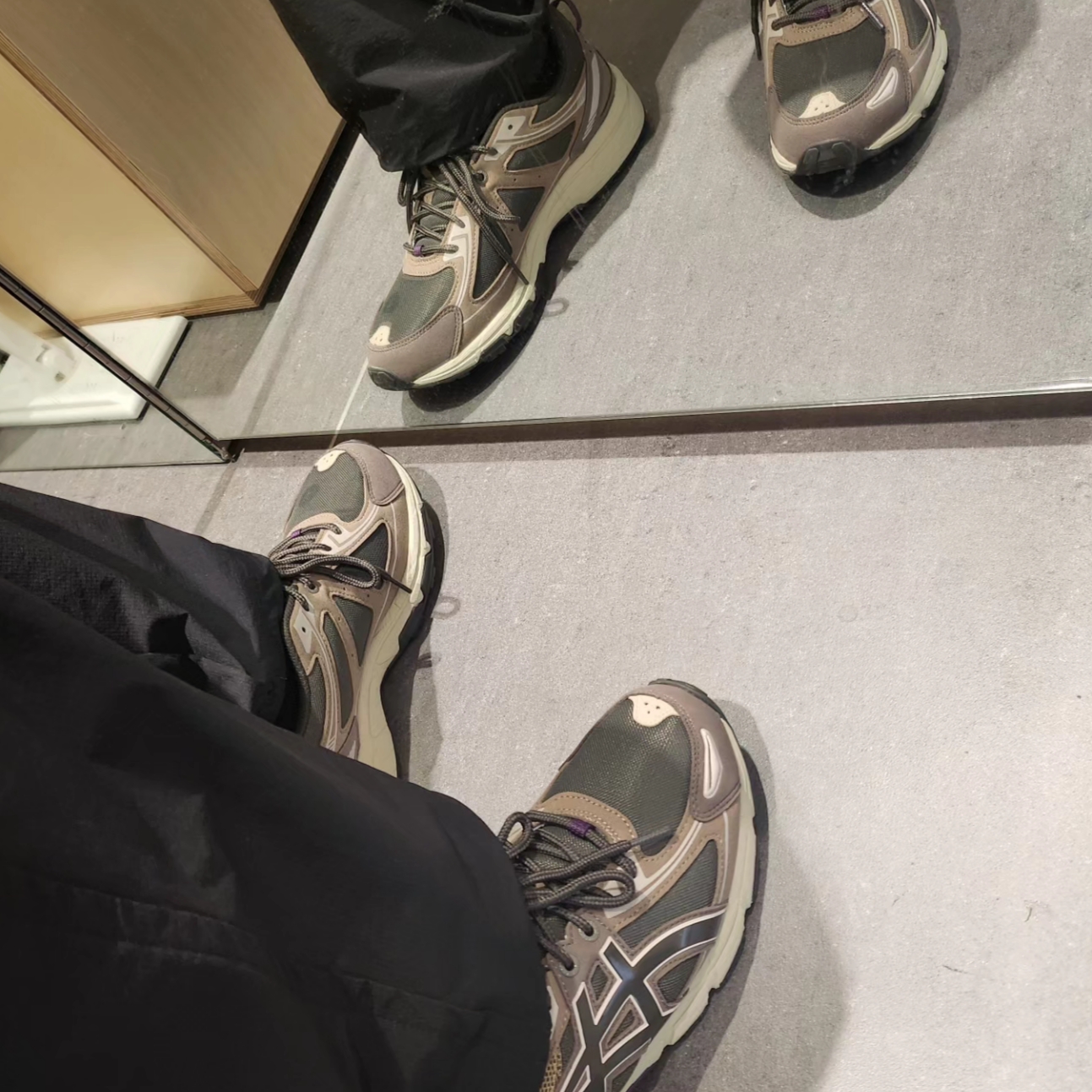 Asics Gel-Venture 6 SPS Dark Sepia 착용 스타일 - 1