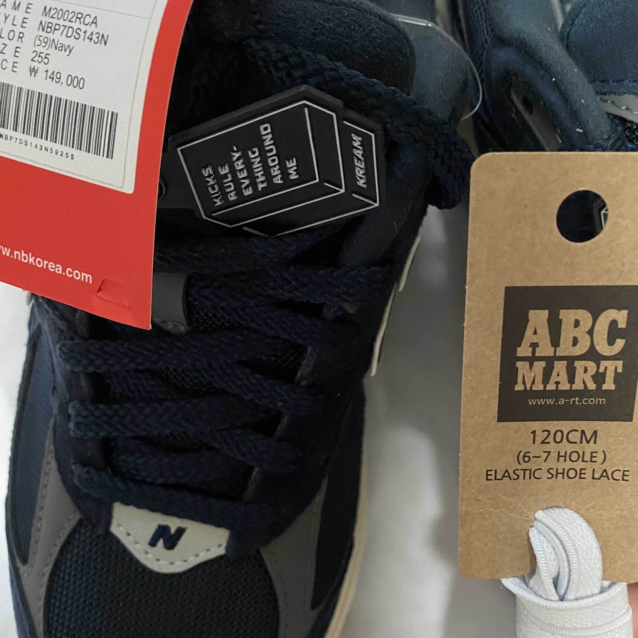 New Balance 2002R Eclipse Castlerock 착용 스타일 - 2