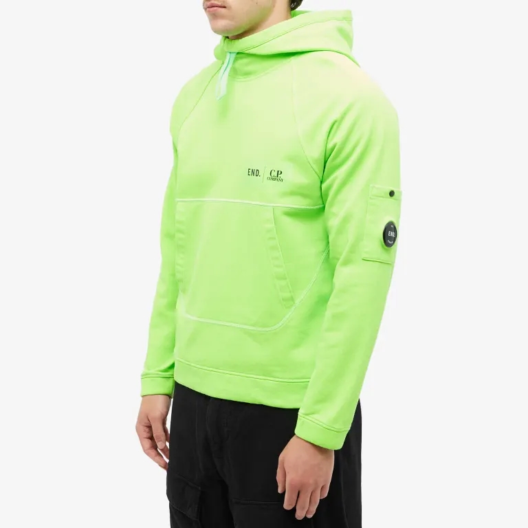 C.P. Company x END. Adapt Plated Fluo Fleece Hoodie Green 착용 스타일 - 1