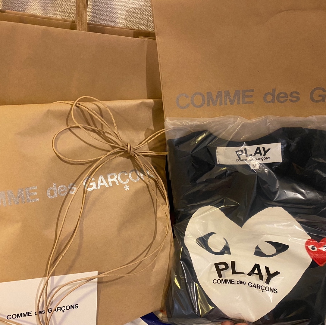 Play Comme des Garcons White Heart T-Shirt Black 착용 스타일
