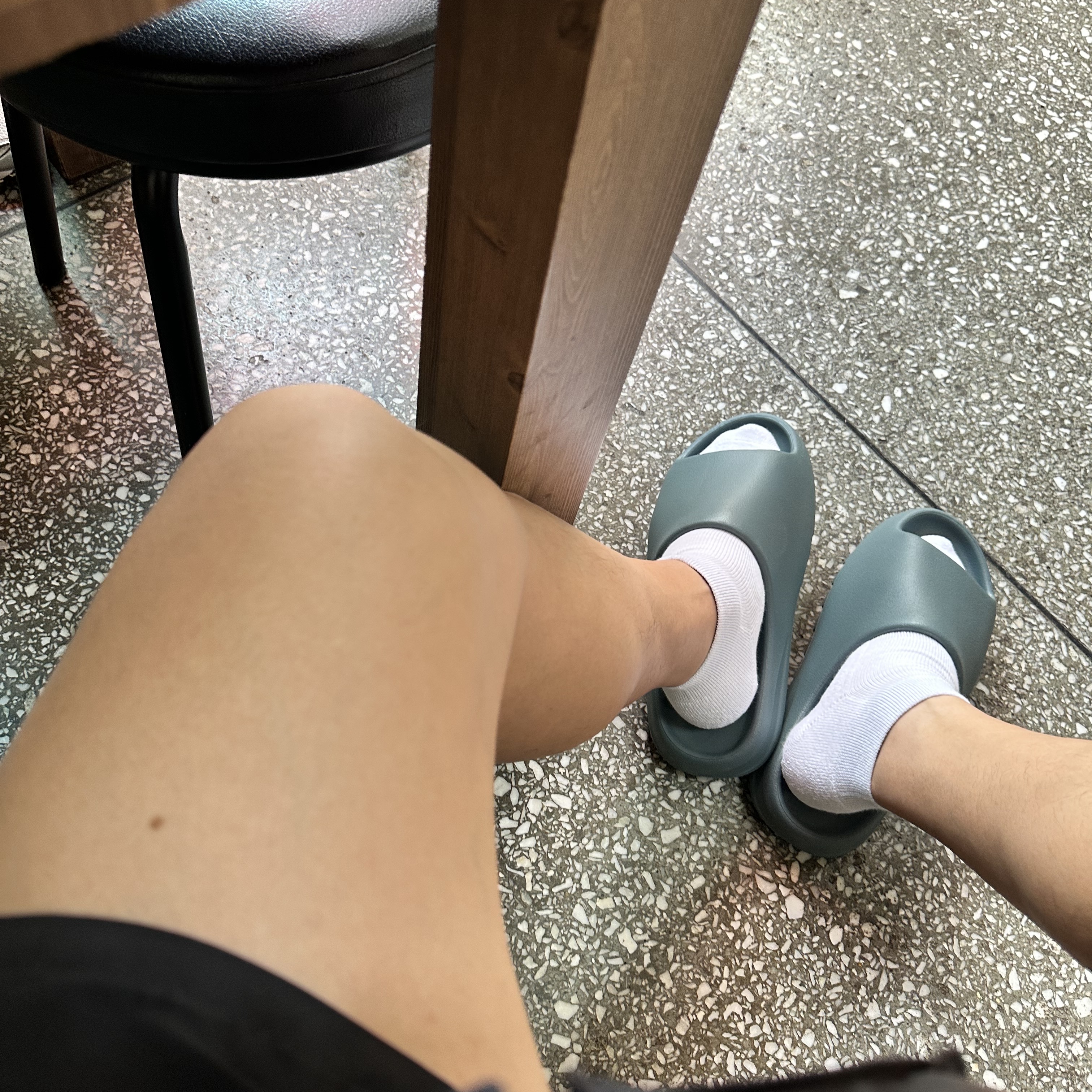 Adidas Yeezy Slide Slate Marine, Stussy Big Basic Water Shorts Black 착용 스타일