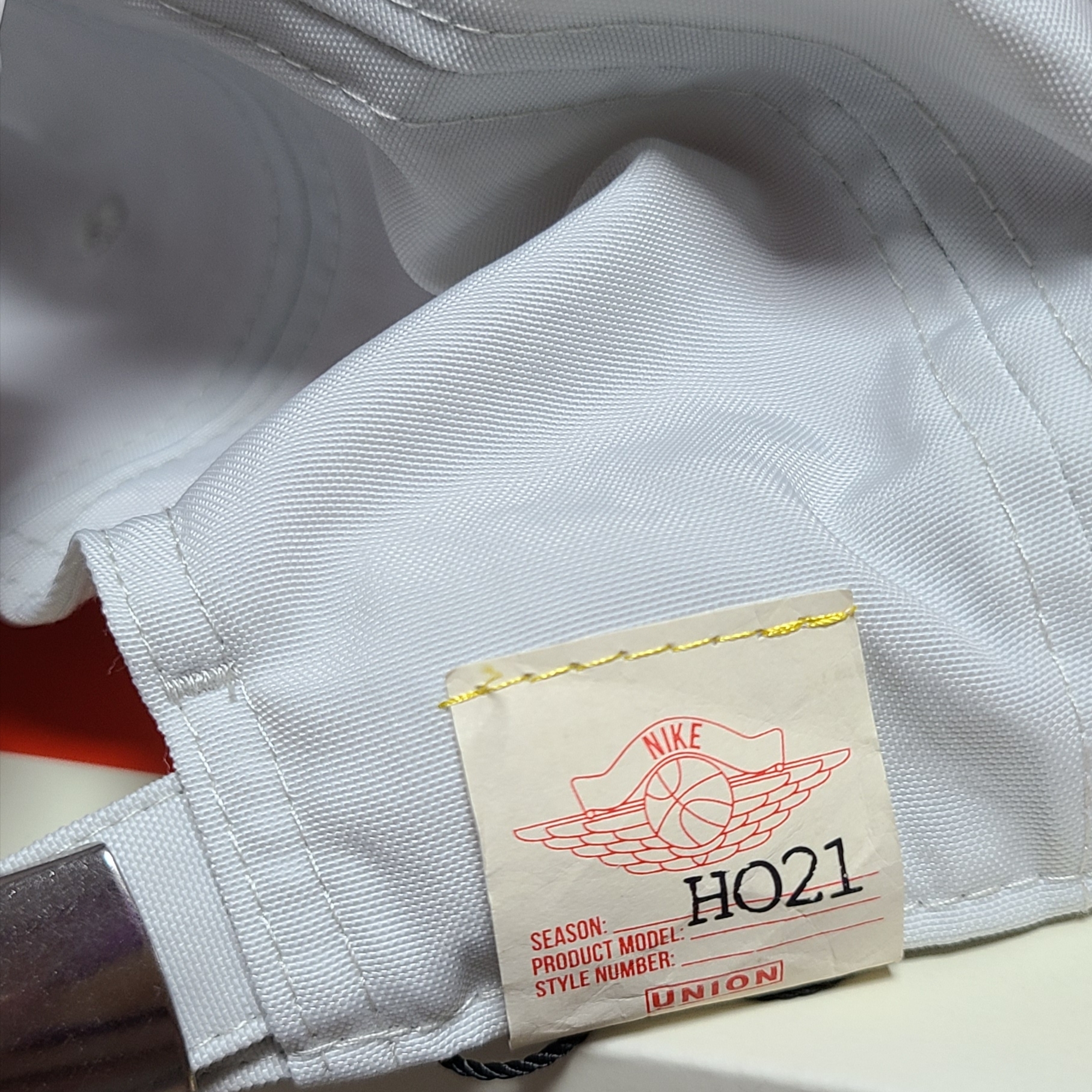 Jordan x Union Cap Photon Dust 착용 스타일 - 3