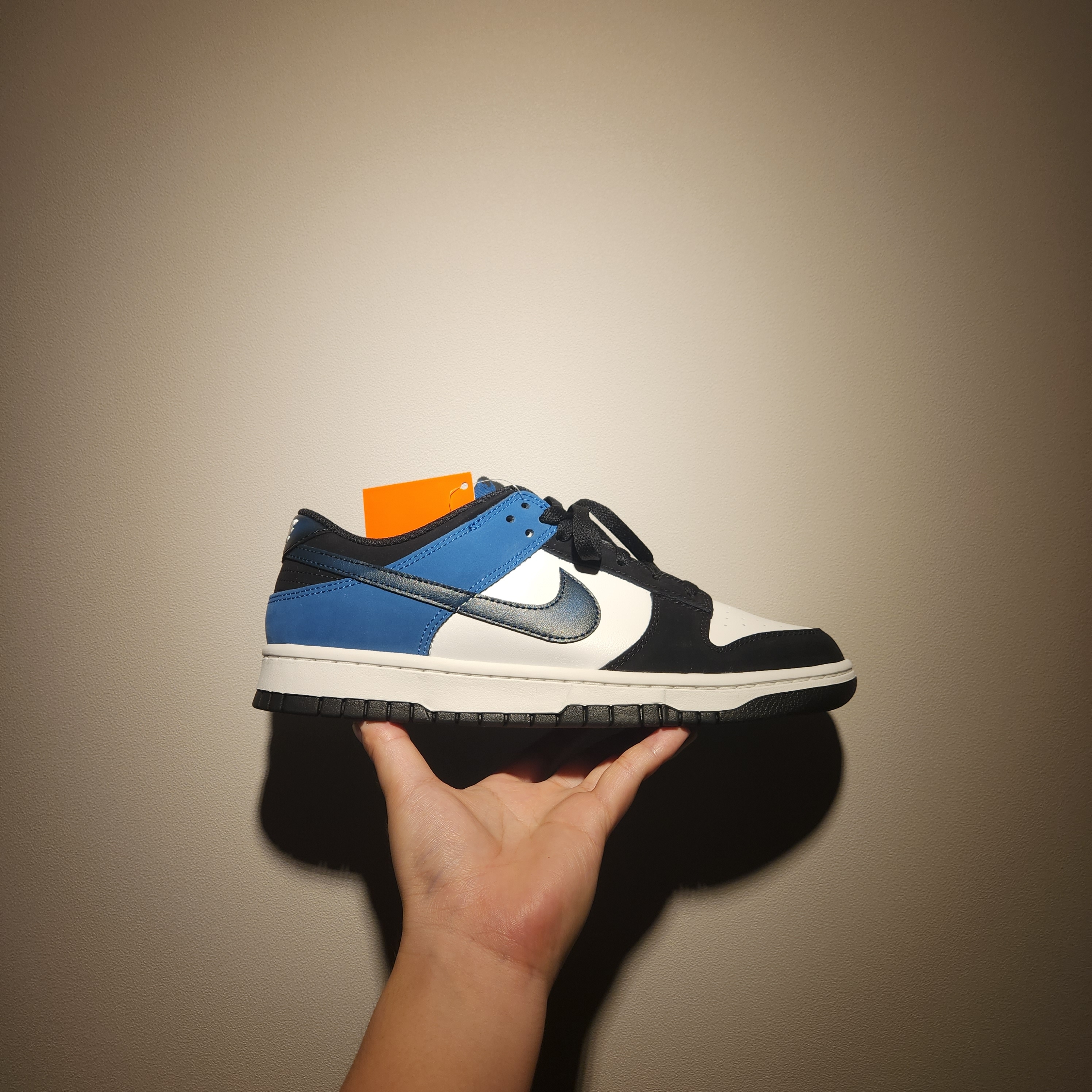 Nike Dunk Low Retro Summit White Industrial Blue 착용 스타일