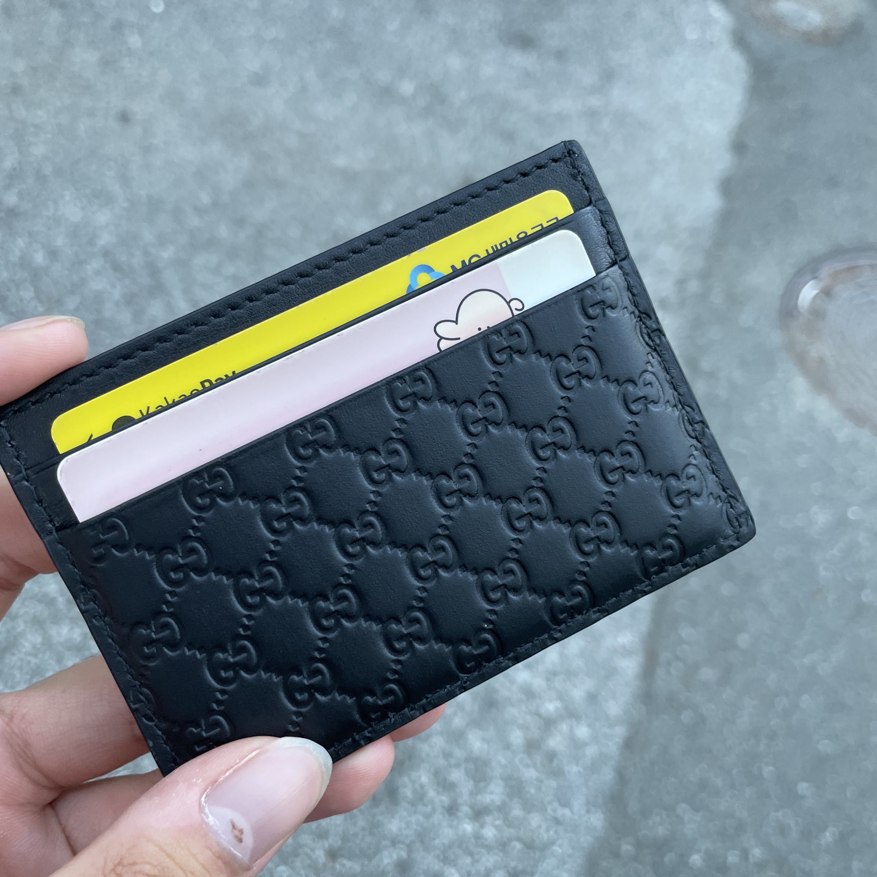 Gucci Micro GG Ssima Card Case Black 착용 스타일