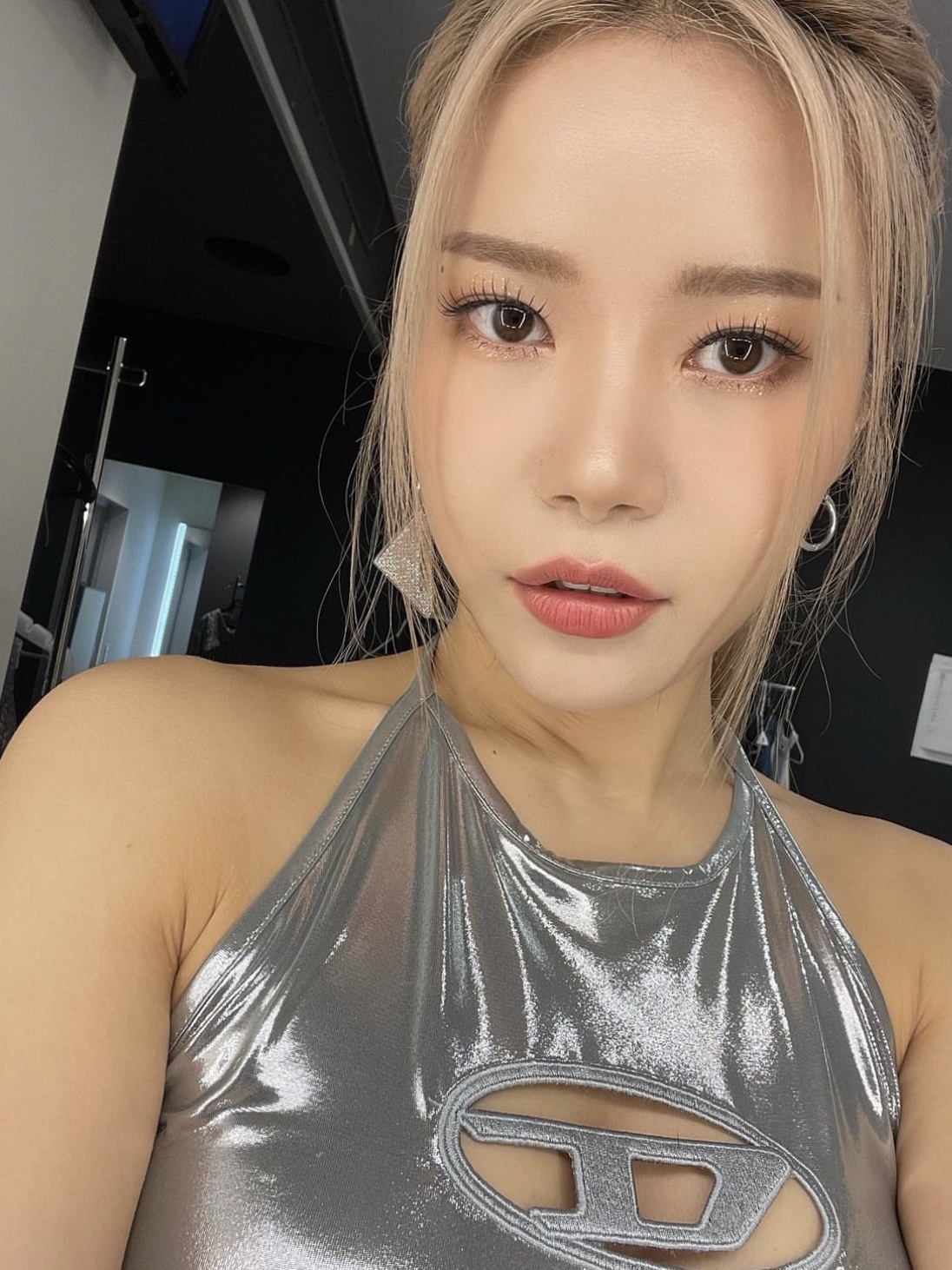(W) Diesel T-Salila-Od Logo Tank Top Silver 착용 스타일