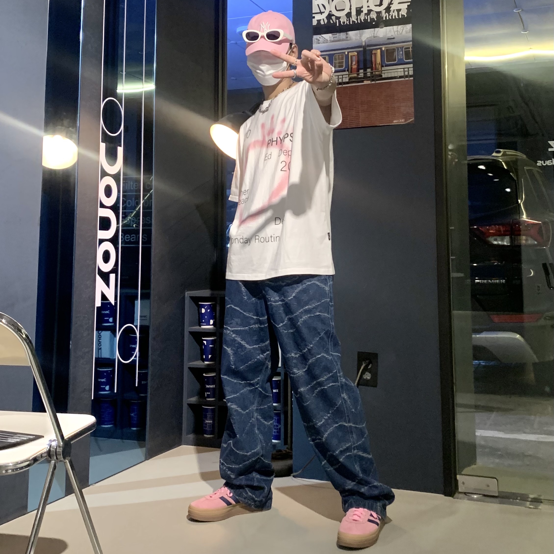 (W) Adidas Gazelle Bold Pink Glow Victory Blue, Gentle Monster x Maison Margiela MM004 White Black 착용 스타일 - 5