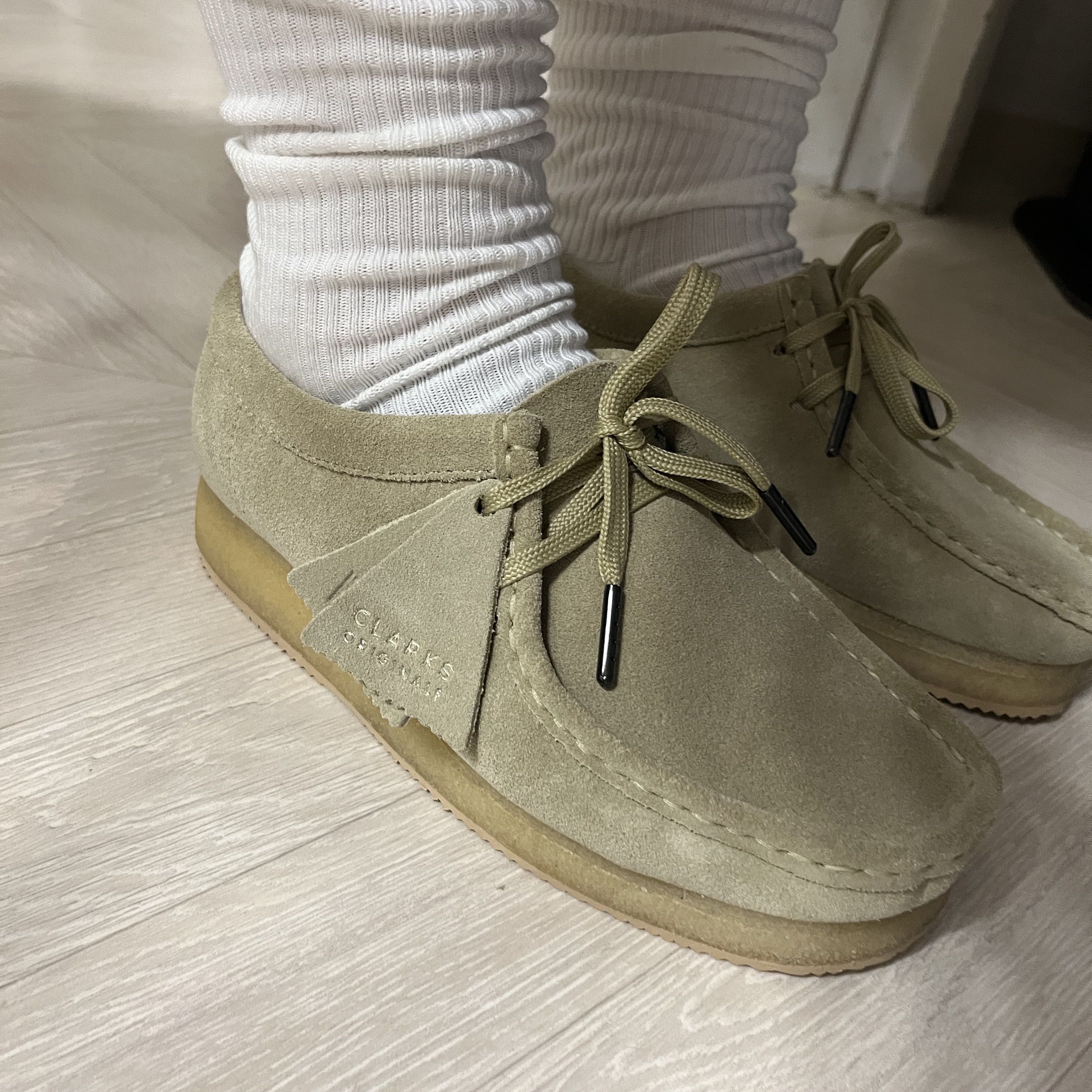 (W) Clarks Wallabee Maple Suede 착용 스타일 - 1