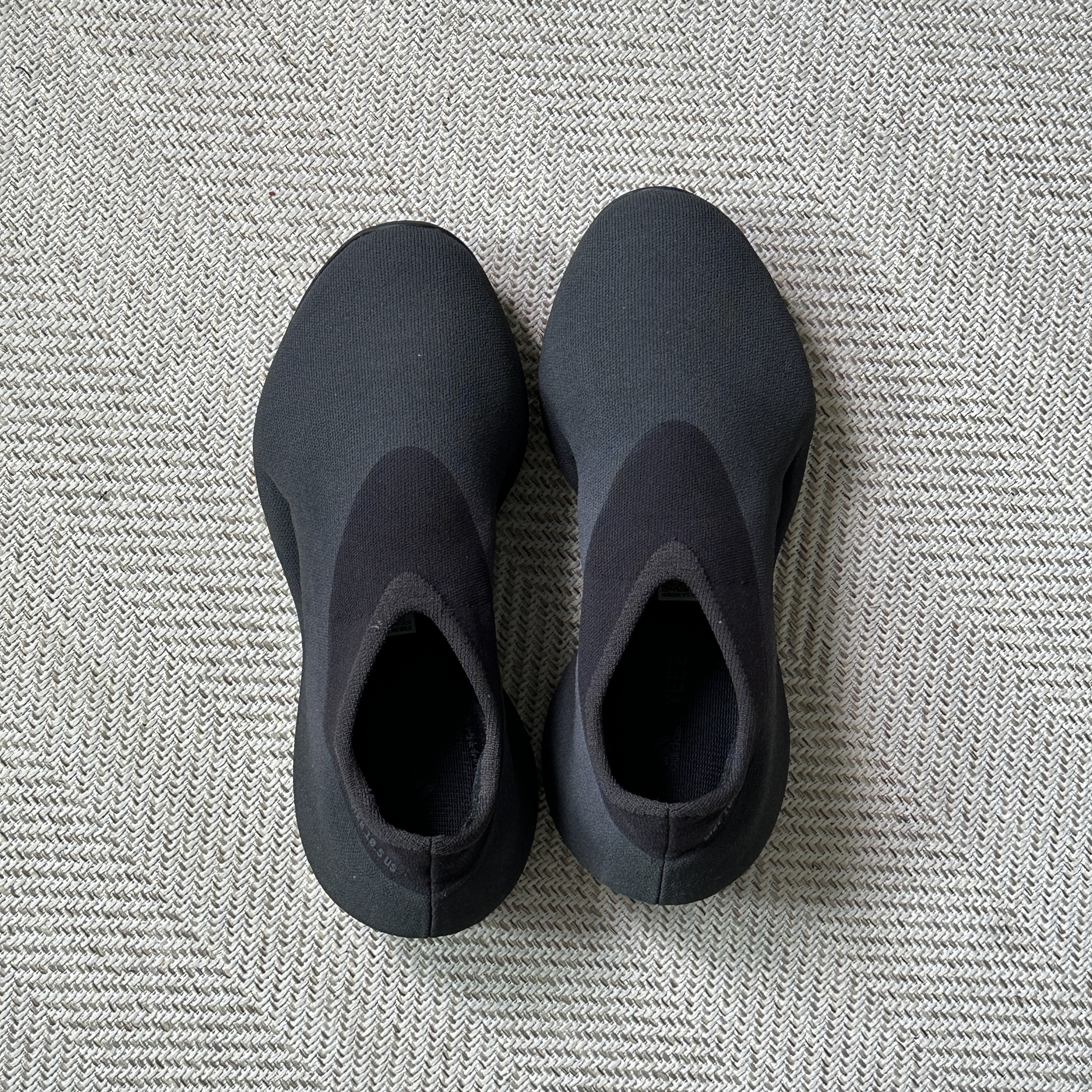 Adidas Yeezy Knit RNR Fade Onyx 착용 스타일 - 5