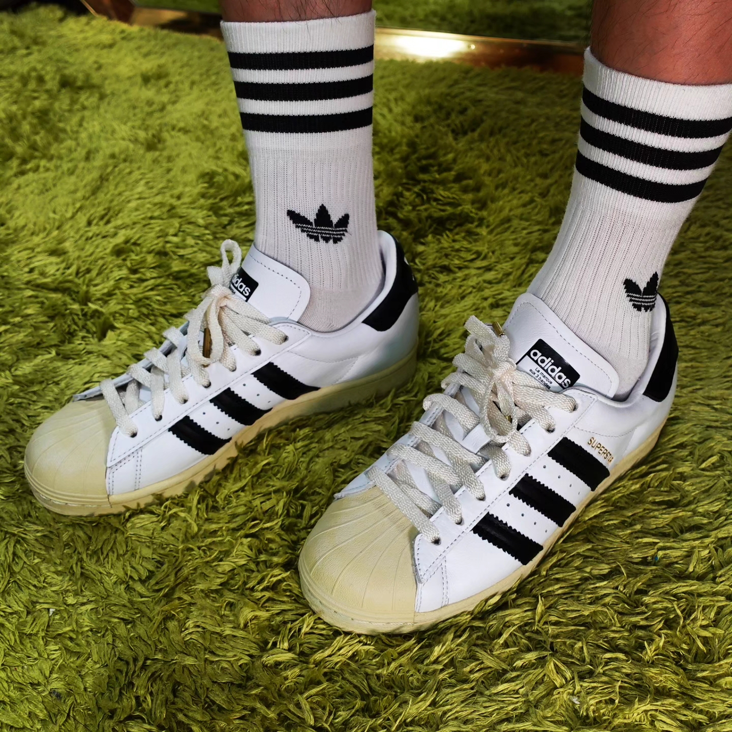 Adidas Superstar Premium White Black, Adidas Superstar White Black 착용 스타일 - 3