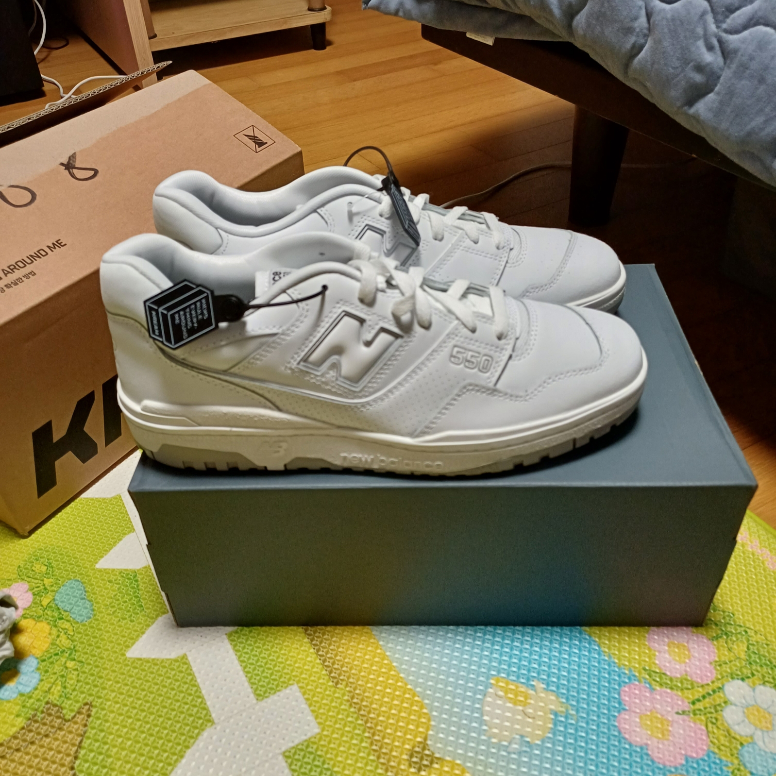 New Balance 550 White - D Standard 착용 스타일 - 2