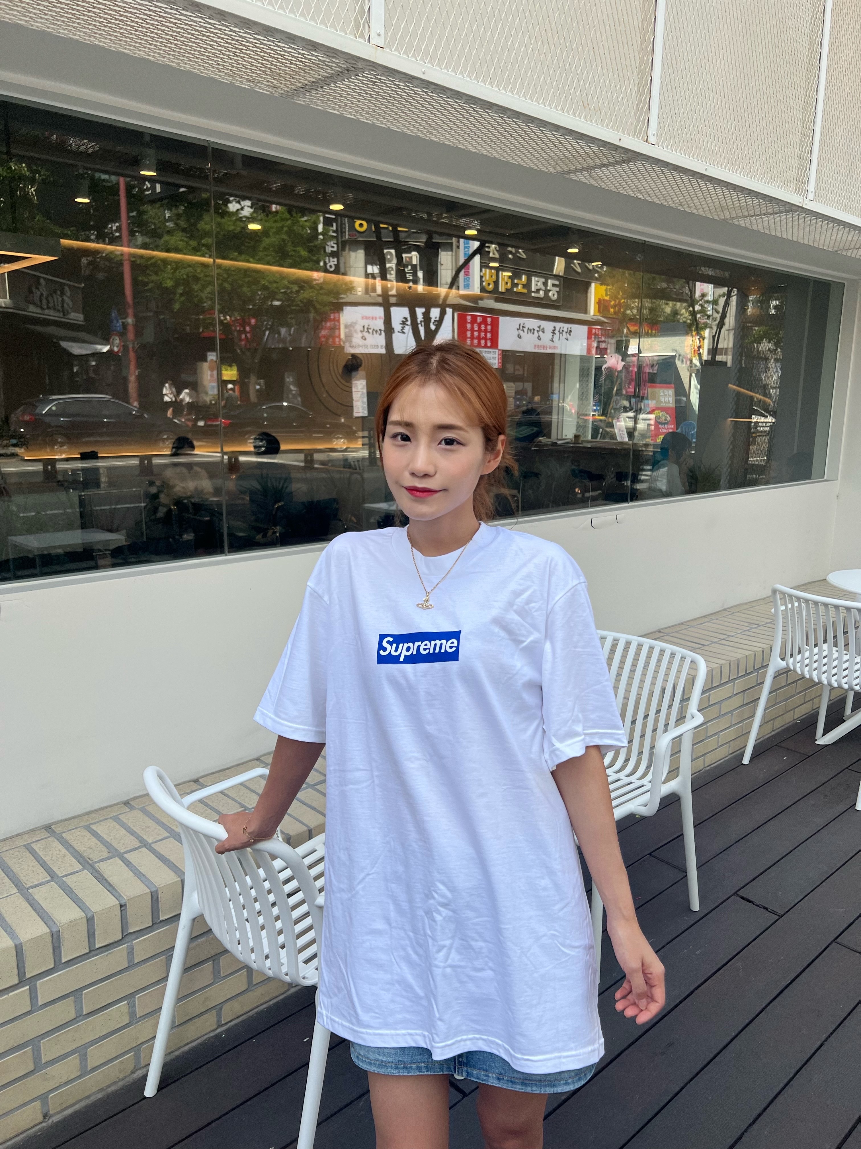 Supreme Seoul Box Logo T-Shirt White - 23FW, Jordan 1 x Travis Scott Retro Low OG SP Sail and Ridgerock 착용 스타일 - 2