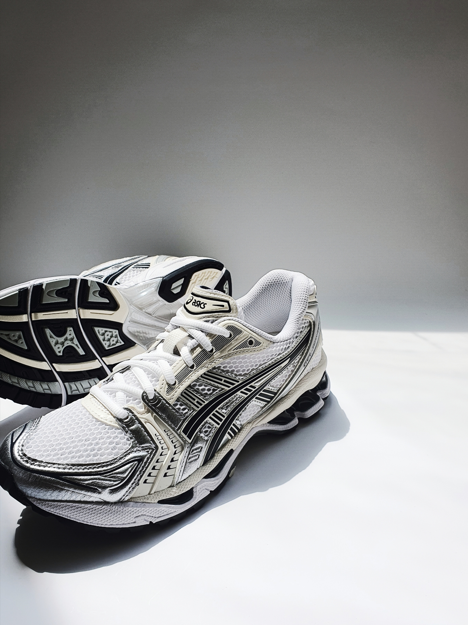 (W) Asics Gel-Kayano 14 White Midnight 착용 스타일
