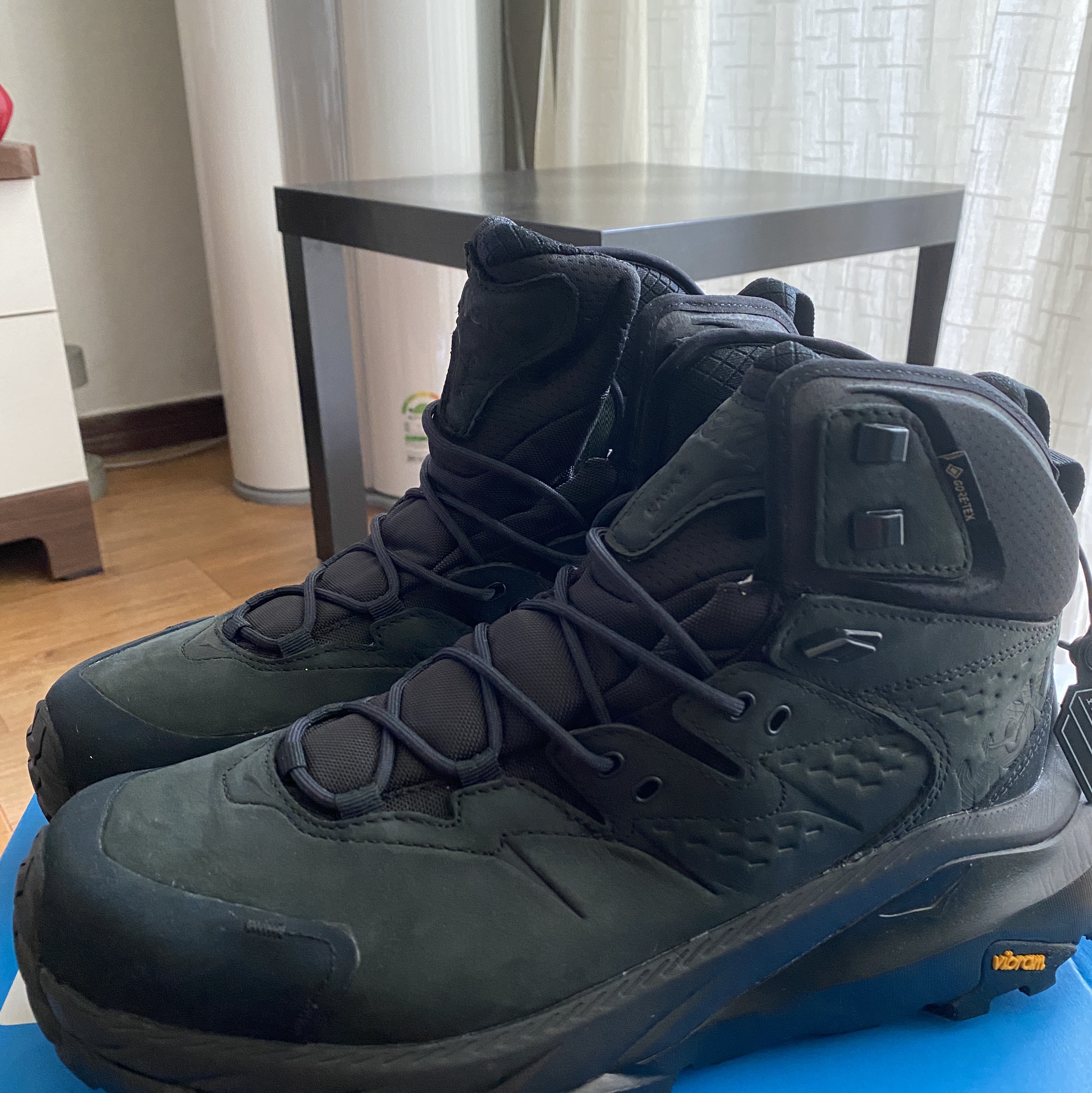 Hoka Kaha 2 Gore-Tex Black 착용 스타일 - 1