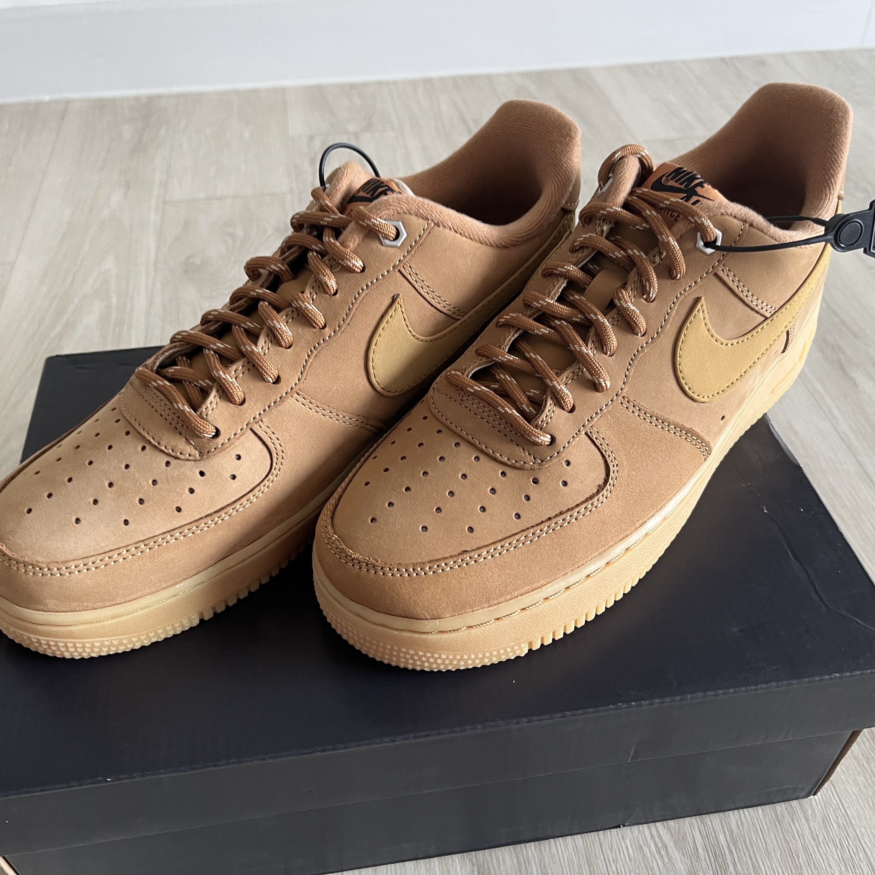 Nike x Supreme Air Force 1 Low Flax 착용 스타일