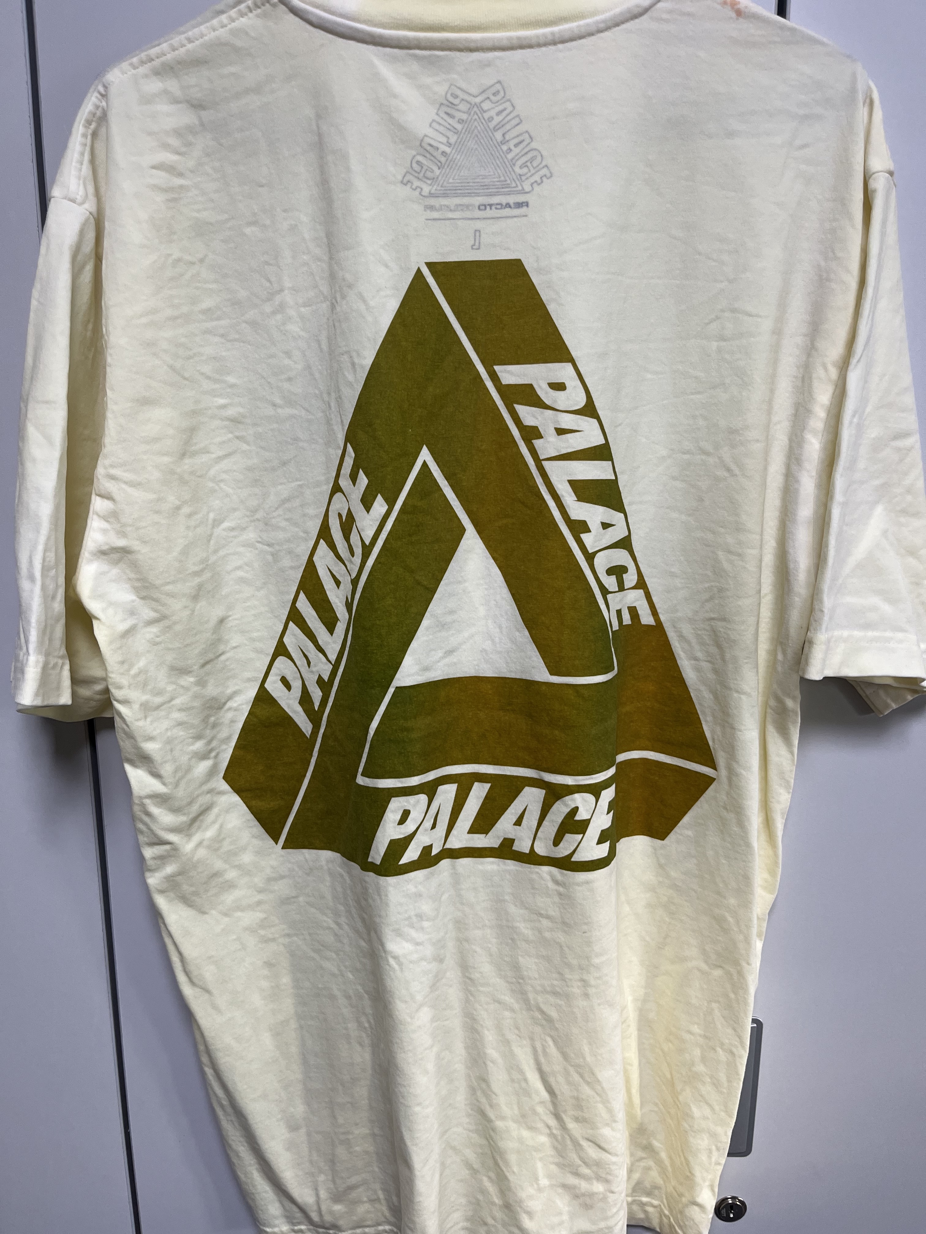 Palace Reacto Tri-Ferg T-Shirt Yellow - 23SS 착용 스타일 - 2