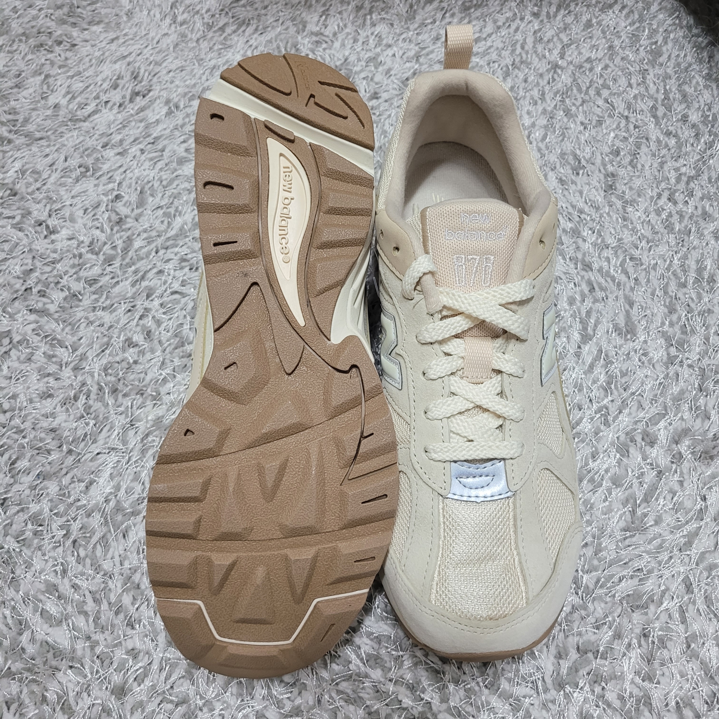 New Balance 878 Beige Ivory 착용 스타일 - 2