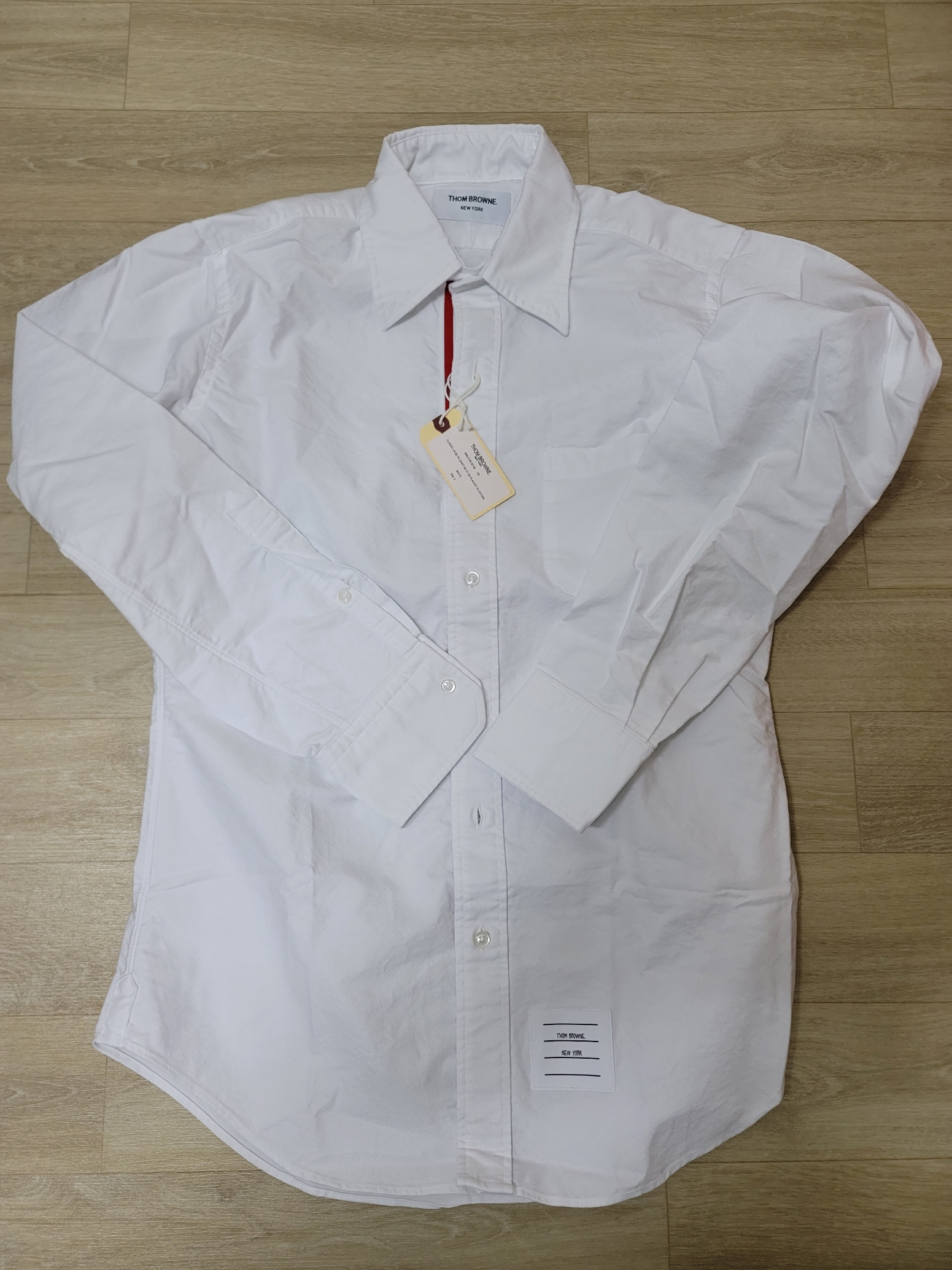 Thom Browne Oxford Embroidery Half Drop Sky Icon Classic Fit Shirt White 착용 스타일