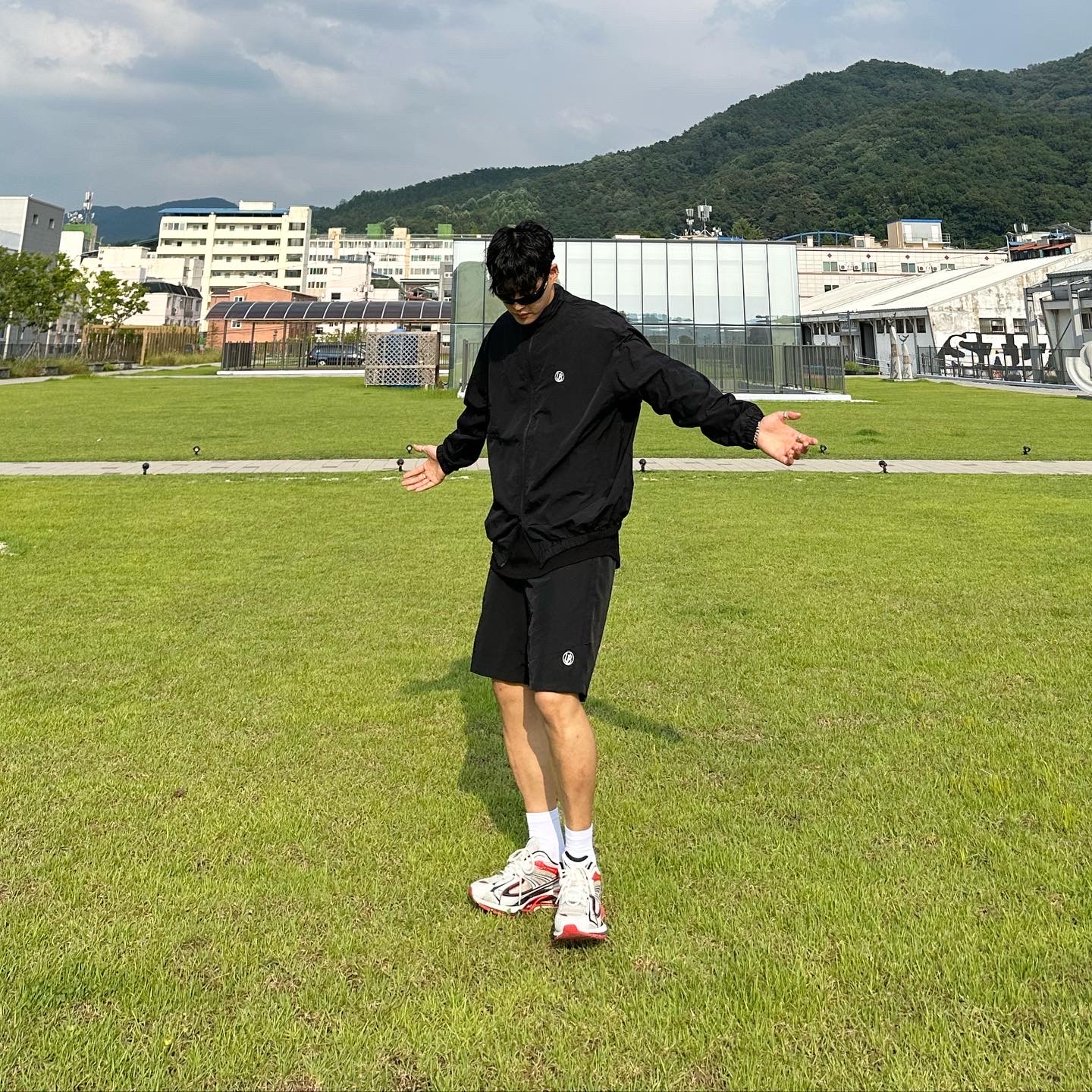 Balenciaga X-Pander Sneakers Red Silver 착용 스타일 - 1