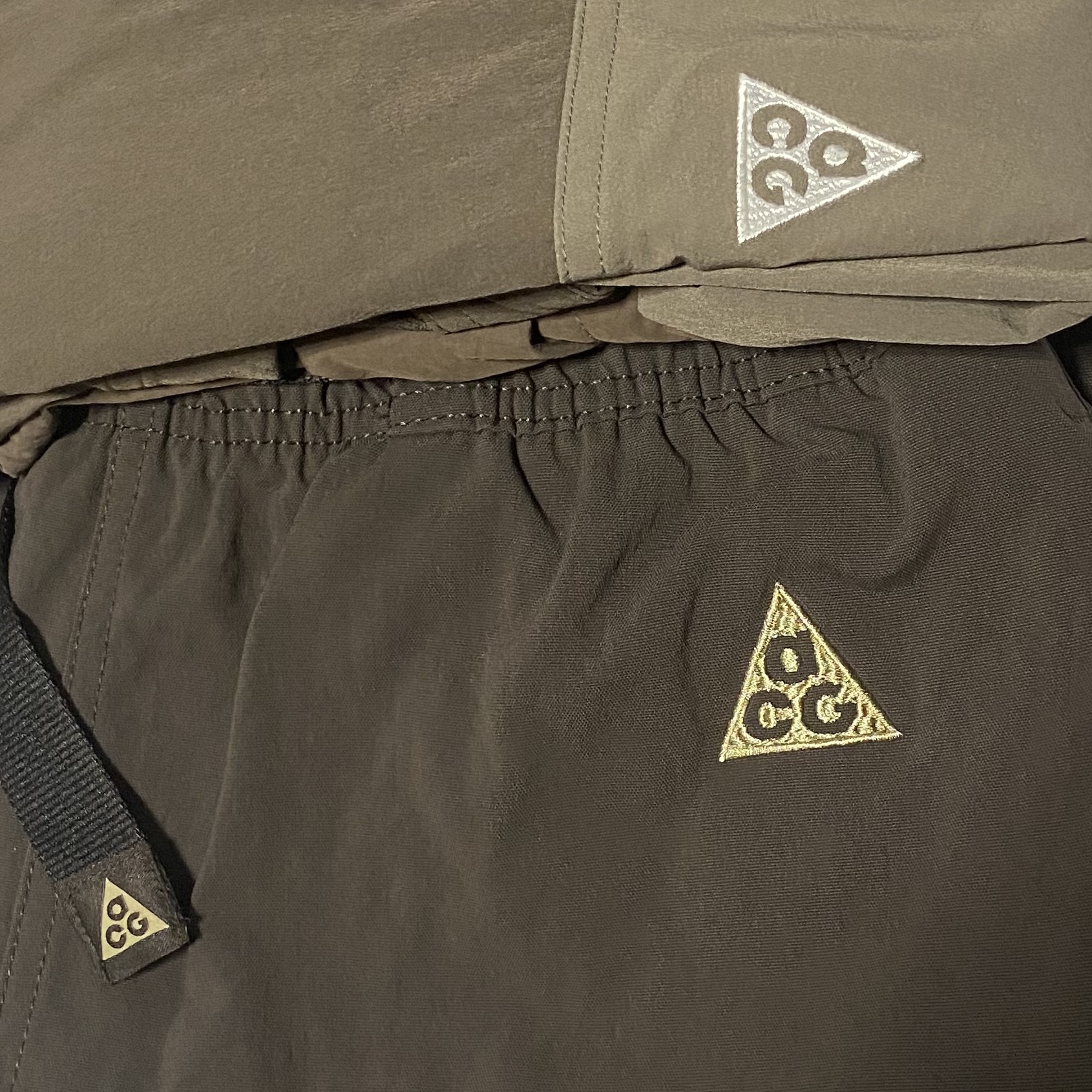 Nike ACG Trail Pants Velvet Brown - Asia, Nike ACG Sun Farer Jacket Ironstone - Asia 착용 스타일