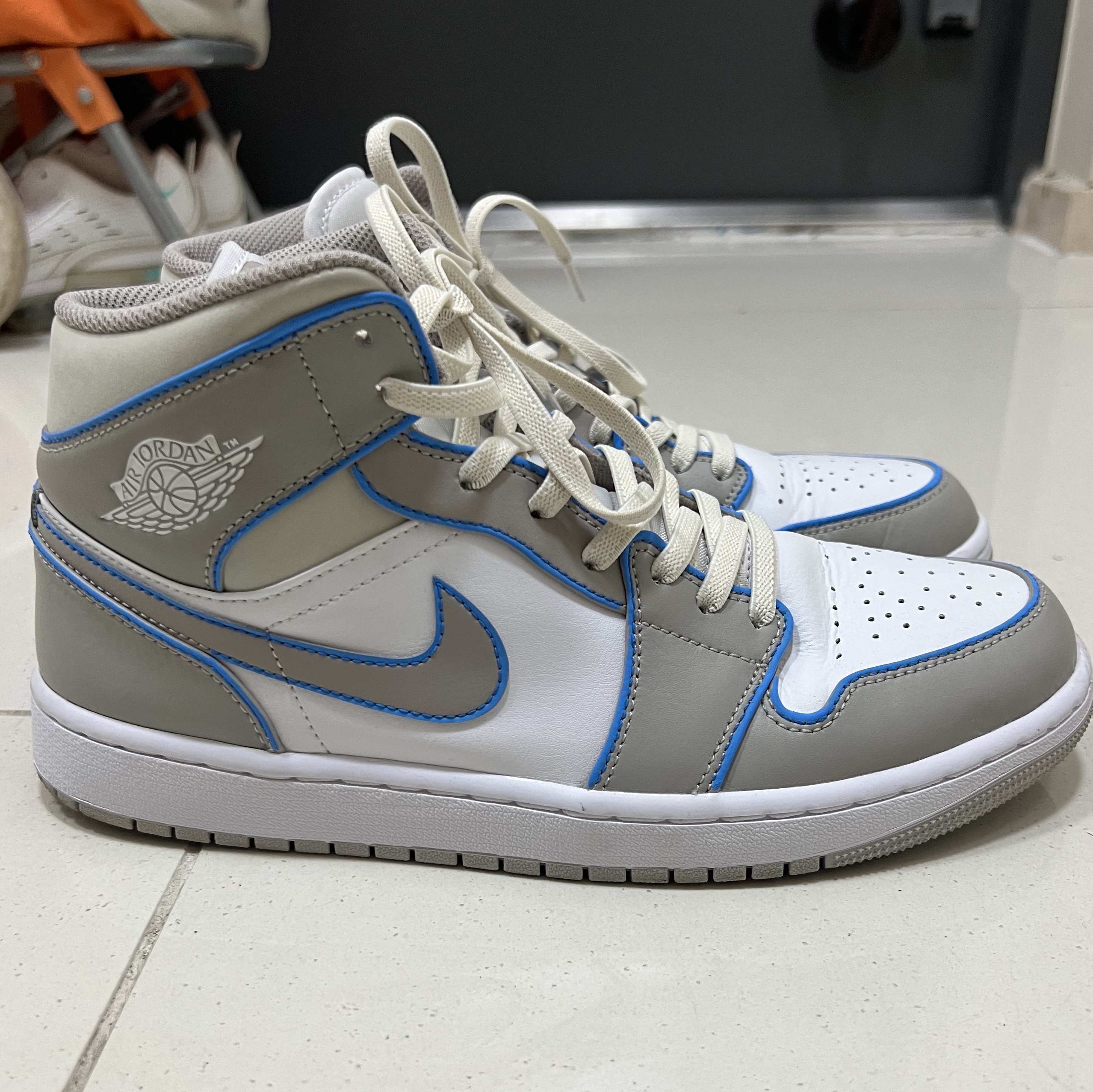 Jordan 1 Mid College Grey 착용 스타일