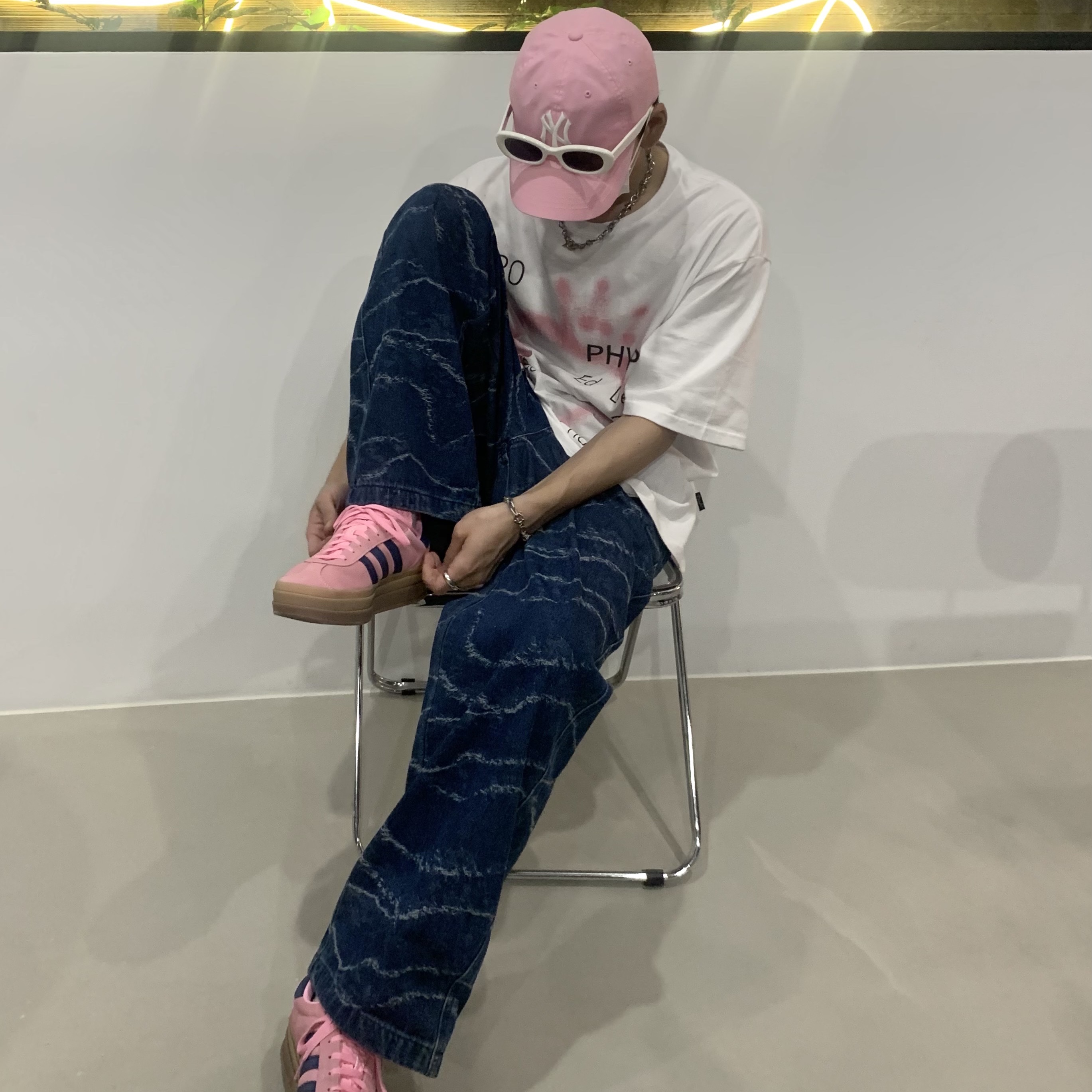 (W) Adidas Gazelle Bold Pink Glow Victory Blue, Gentle Monster x Maison Margiela MM004 White Black 착용 스타일 - 2