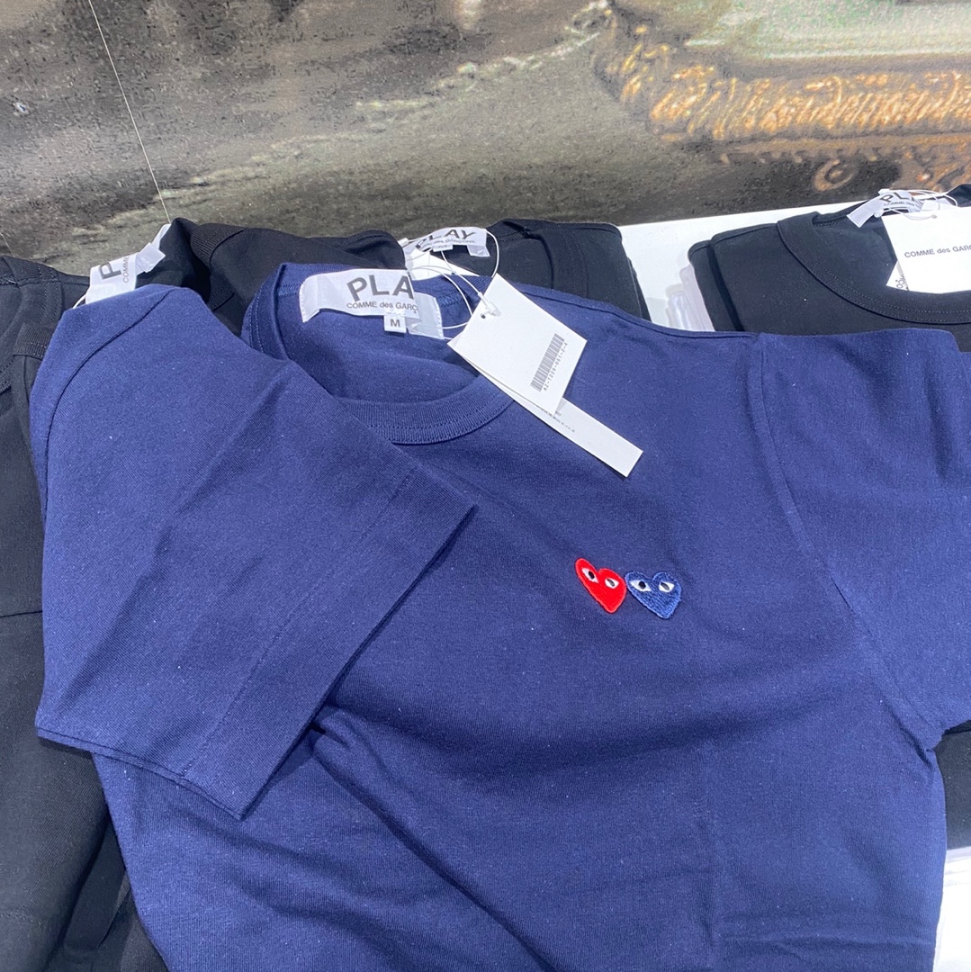 Play Comme des Garcons Double Heart T-Shirt Navy 착용 스타일