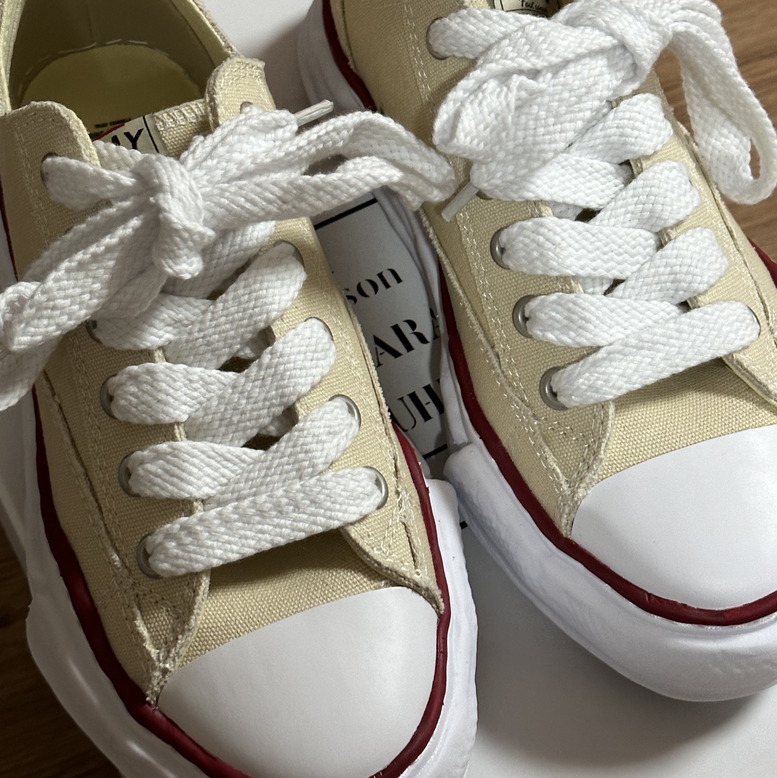 Maison Mihara Yasuhiro Peterson OG Sole Canvas Low-top Sneakers Natural 착용 스타일