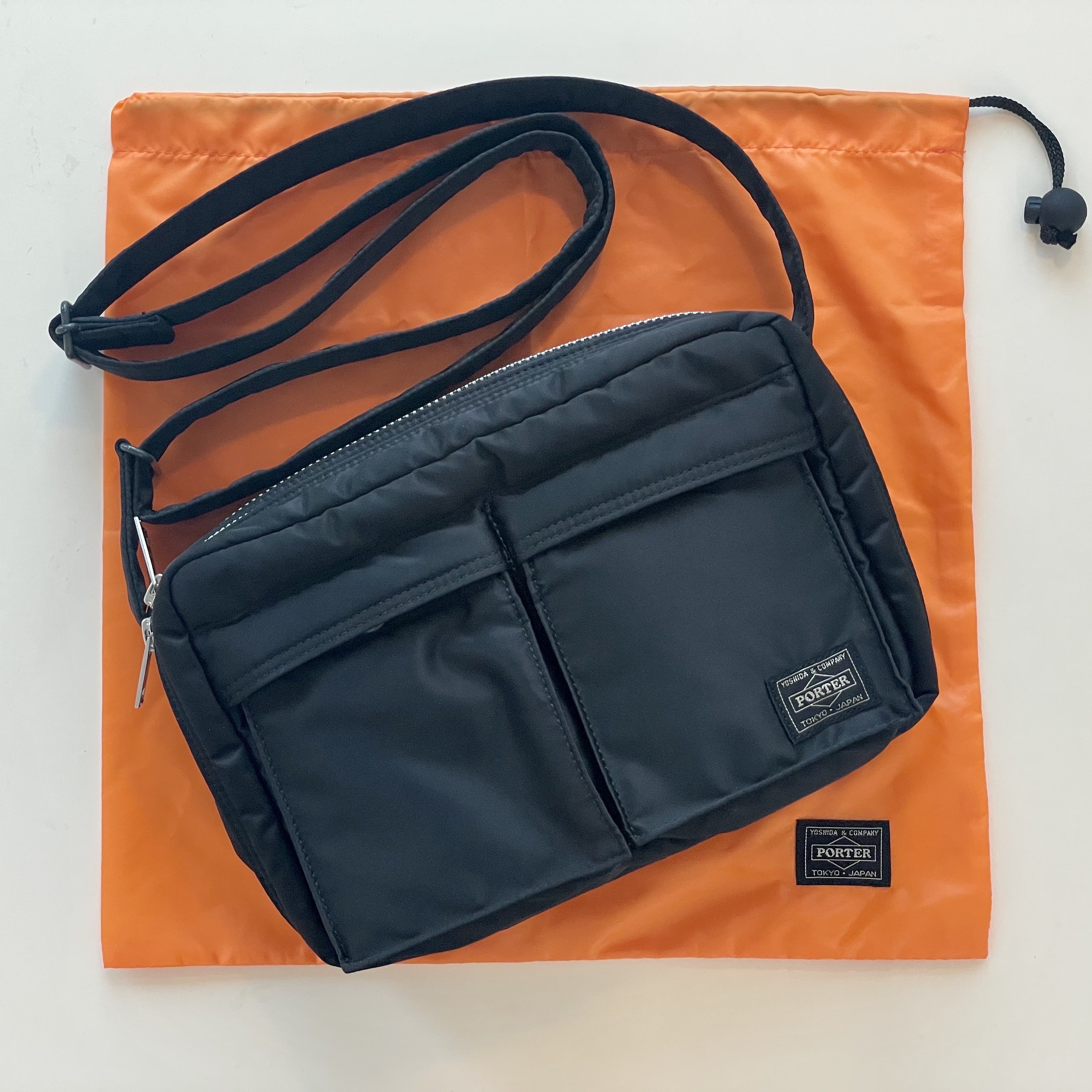 Porter Tanker Shoulder Bag S Black 착용 스타일