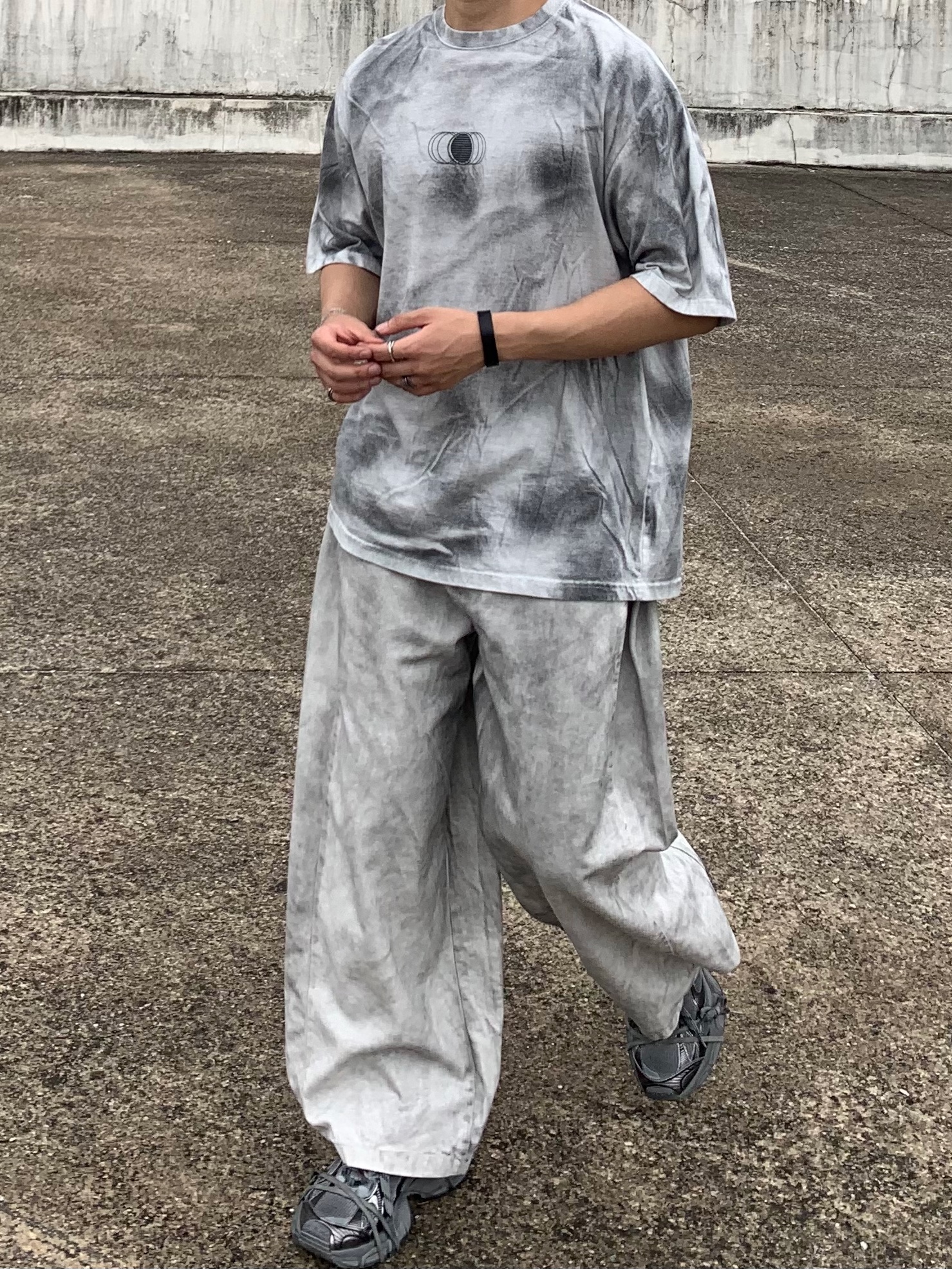 Balenciaga 3XL Sneakers Grey Black 착용 스타일 - 3