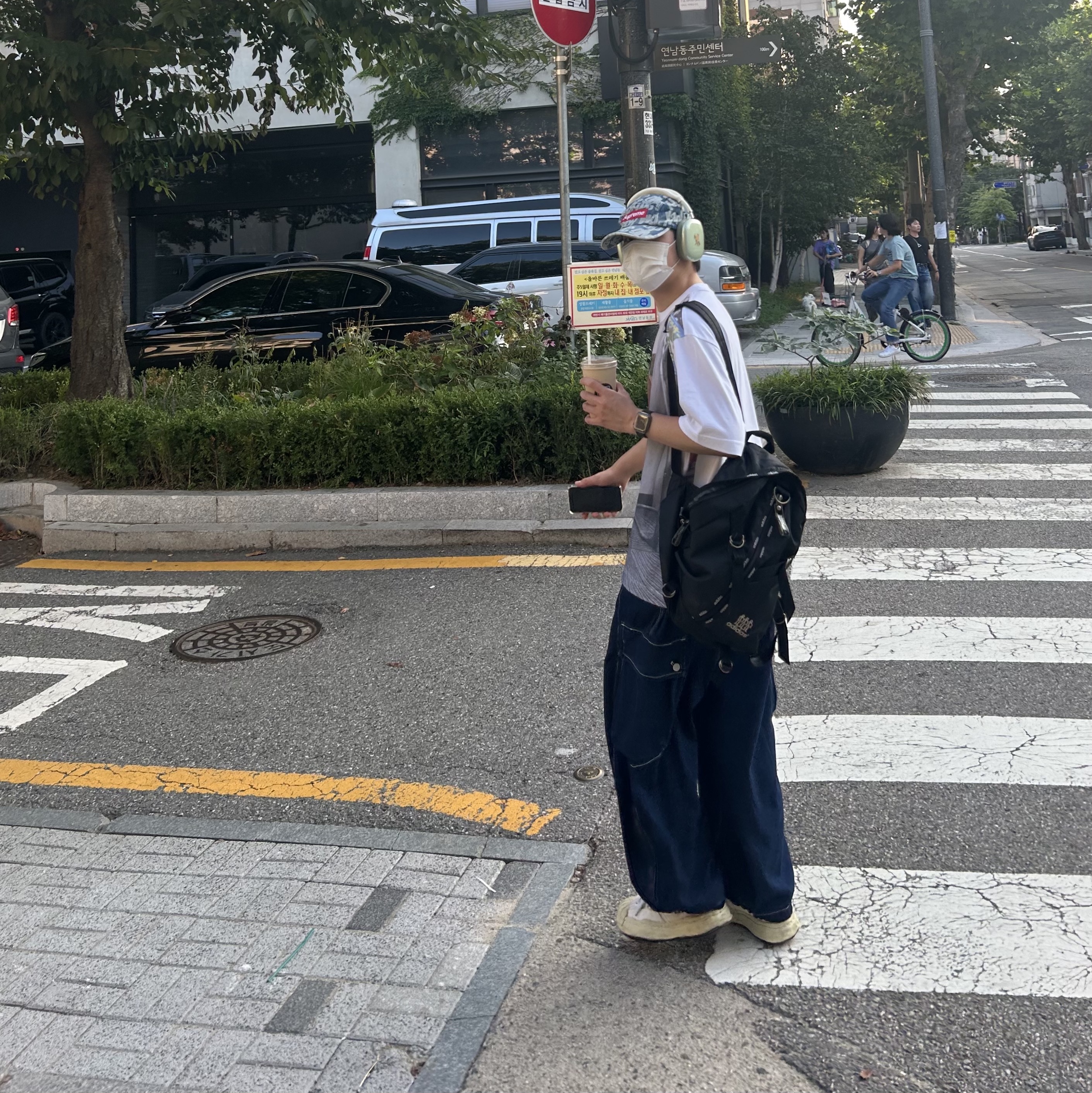 Maison Mihara Yasuhiro Blakey VL OG Sole Canvas Low-top Sneakers White, Supreme Fat Tip Jacquard Denim Camp Cap Blue - 22SS 착용 스타일 - 2