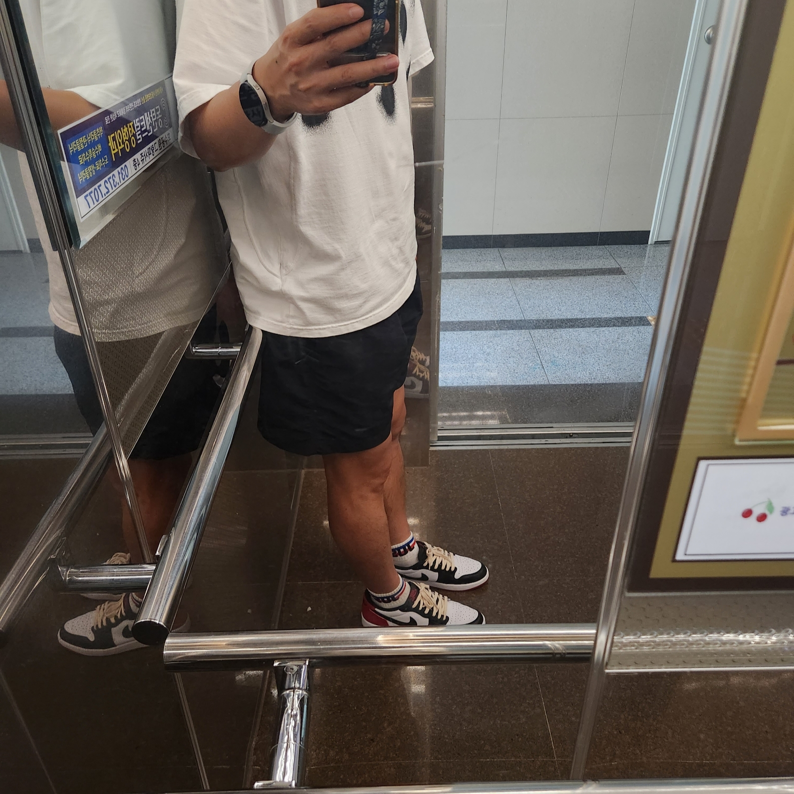 Jordan 1 Retro Low OG Black Toe, Nike NRG ACG Trail Shorts Black Dark Smoke Grey - Asia 착용 스타일