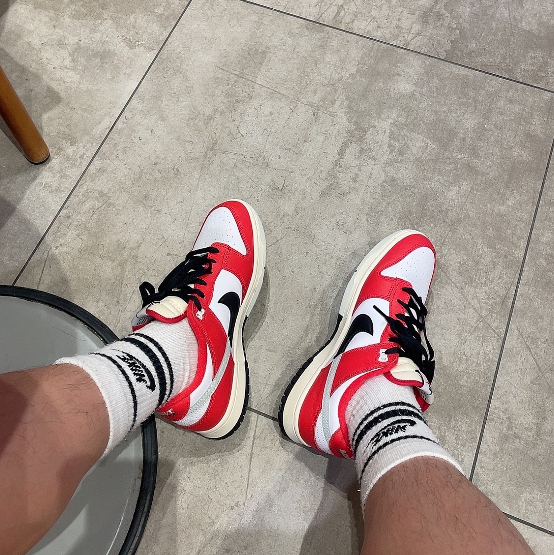 Nike Dunk Low Retro PRM University Red Black 착용 스타일